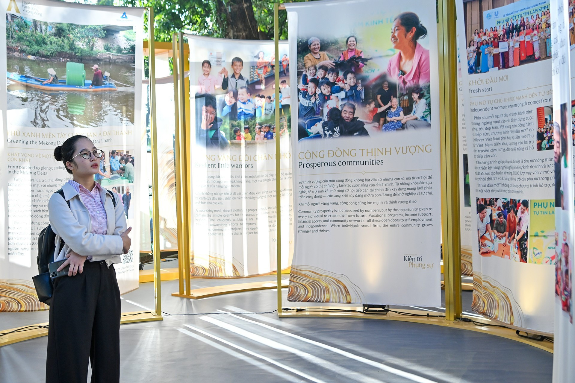 La galería incluye 10 conjuntos de obras, que son agrupadas según su tema.