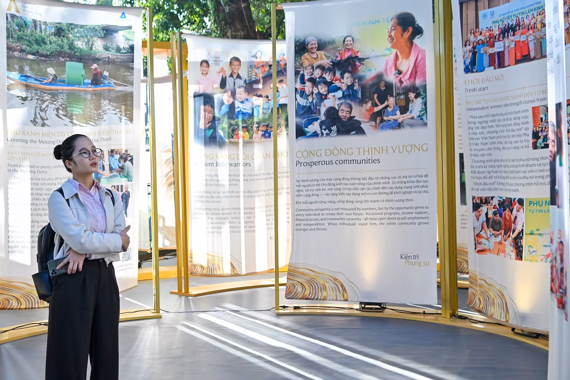 La galería incluye 10 conjuntos de obras, que son agrupadas según su tema.