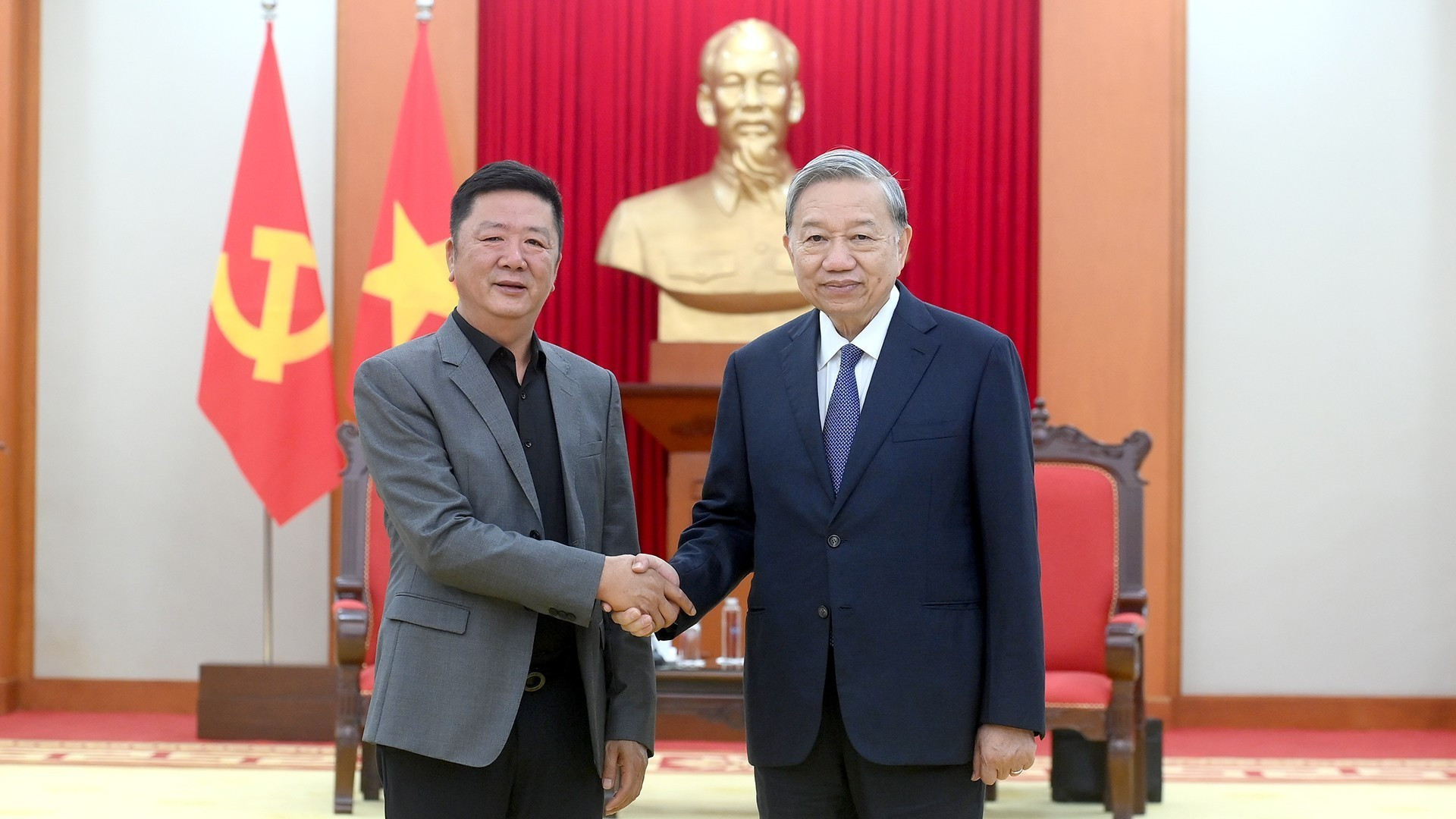 [Foto] Dirigente vietnamita recibe a vicepresidente del grupo chino Luxshare-ICT