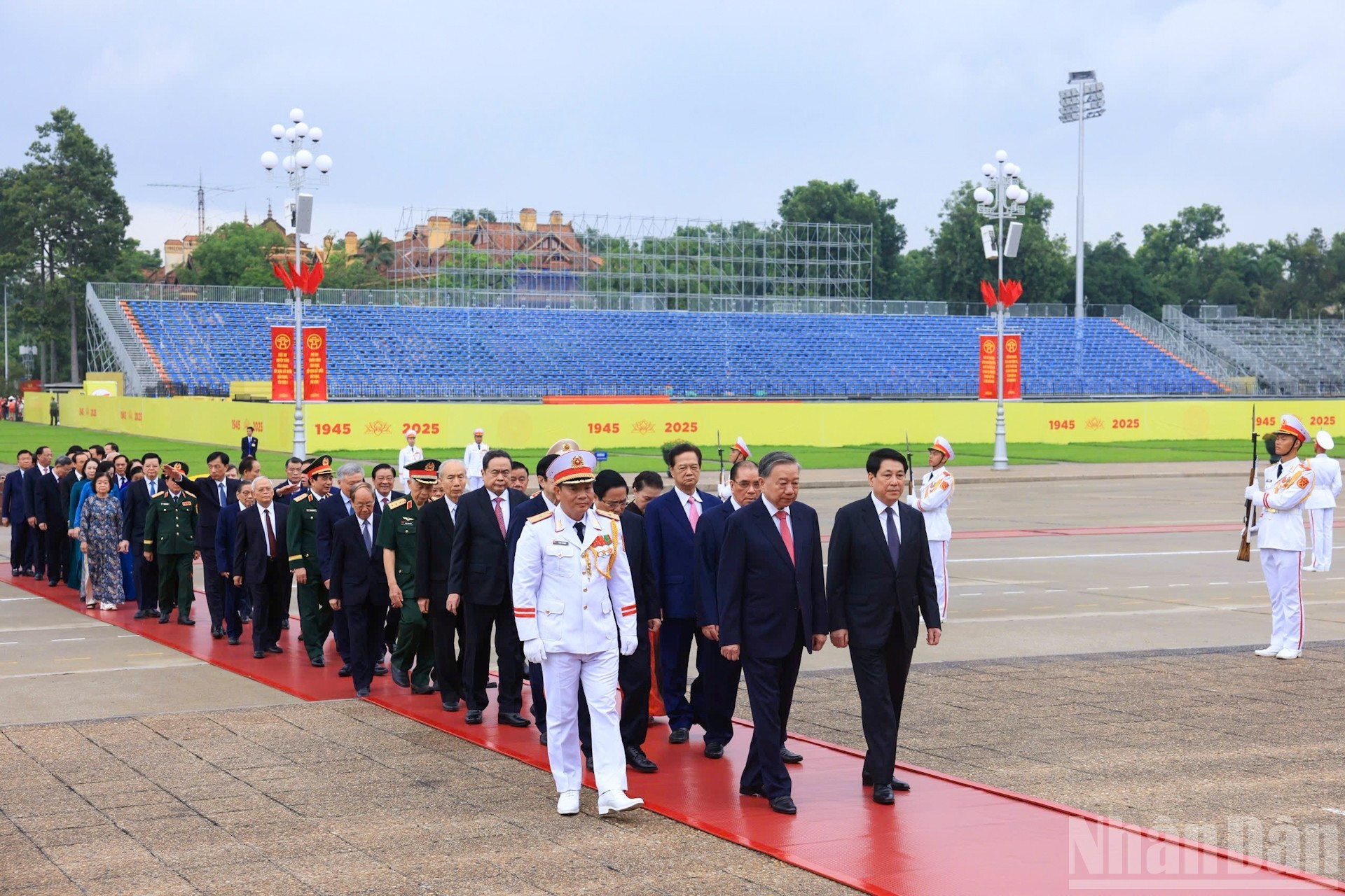 Integran la degelación dirigentes y exdirigentes del PCV y del Estado vietnamita. Integran la degelación dirigentes y exdirigentes del PCV y del Estado vietnamita.