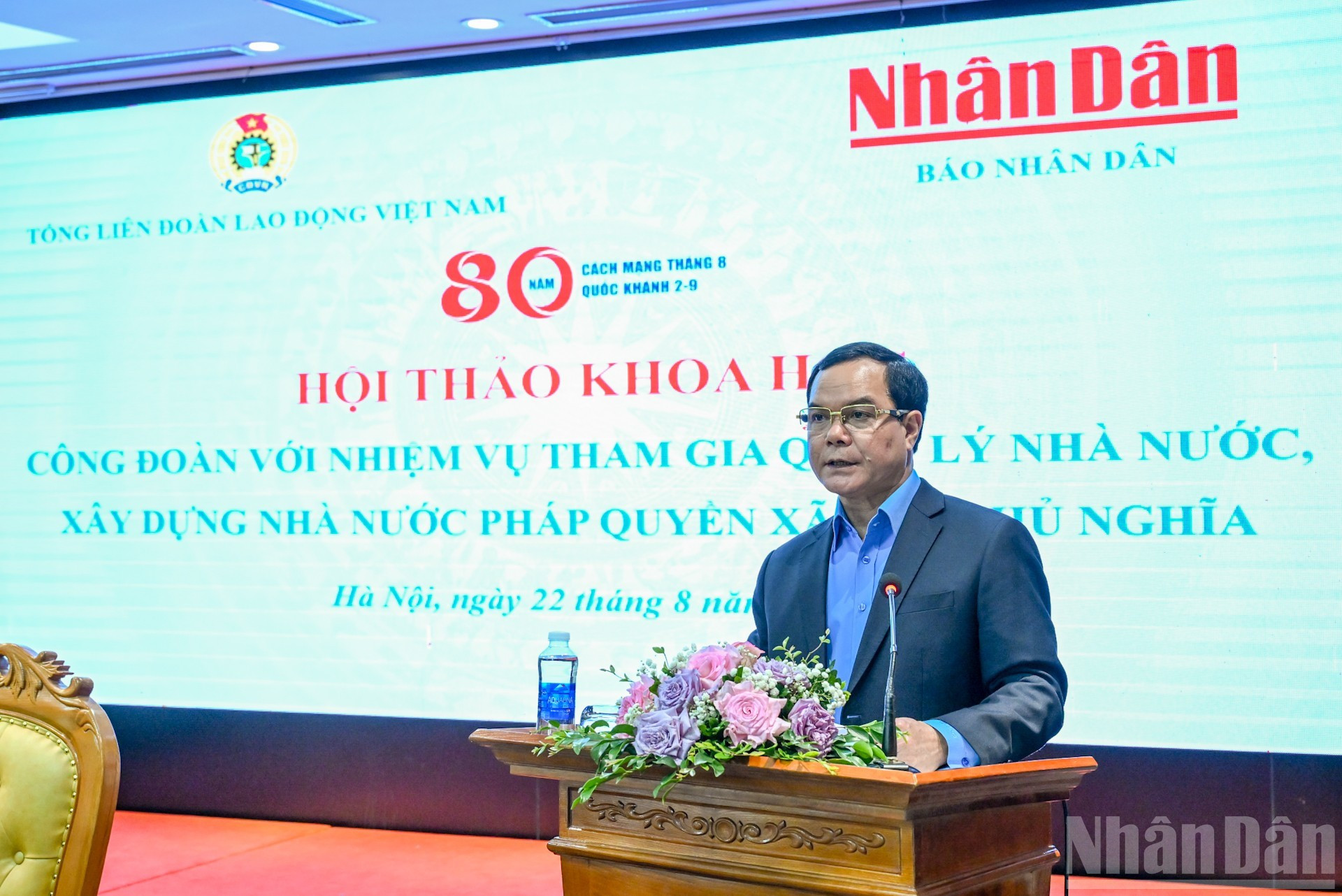 El presidente de la Confederación General del Trabajo de Vietnam, Nguyen Dinh Khang, pronuncia el discurso de apertura.