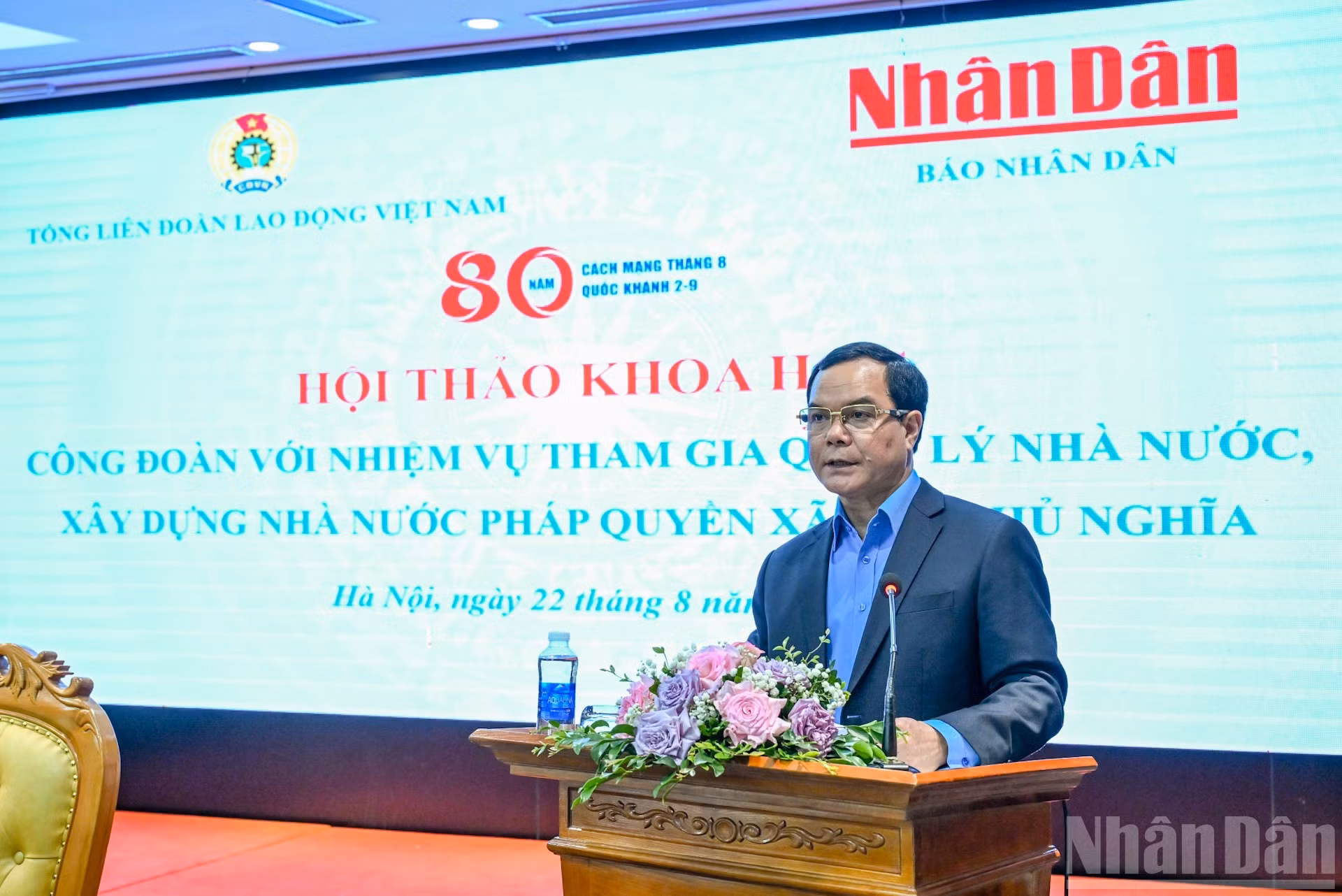 El presidente de la Confederación General del Trabajo de Vietnam, Nguyen Dinh Khang, pronuncia el discurso de apertura.