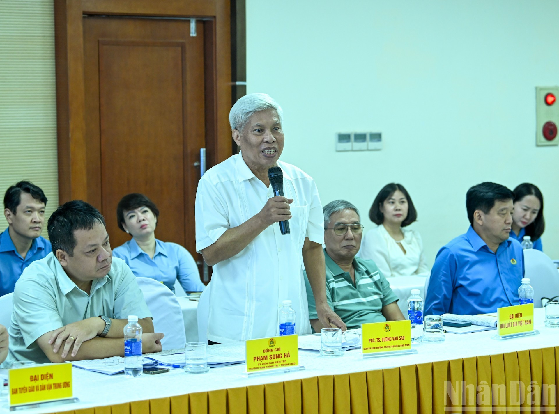 El profesor asociado y doctor Duong Van Sao tiene la palabra.