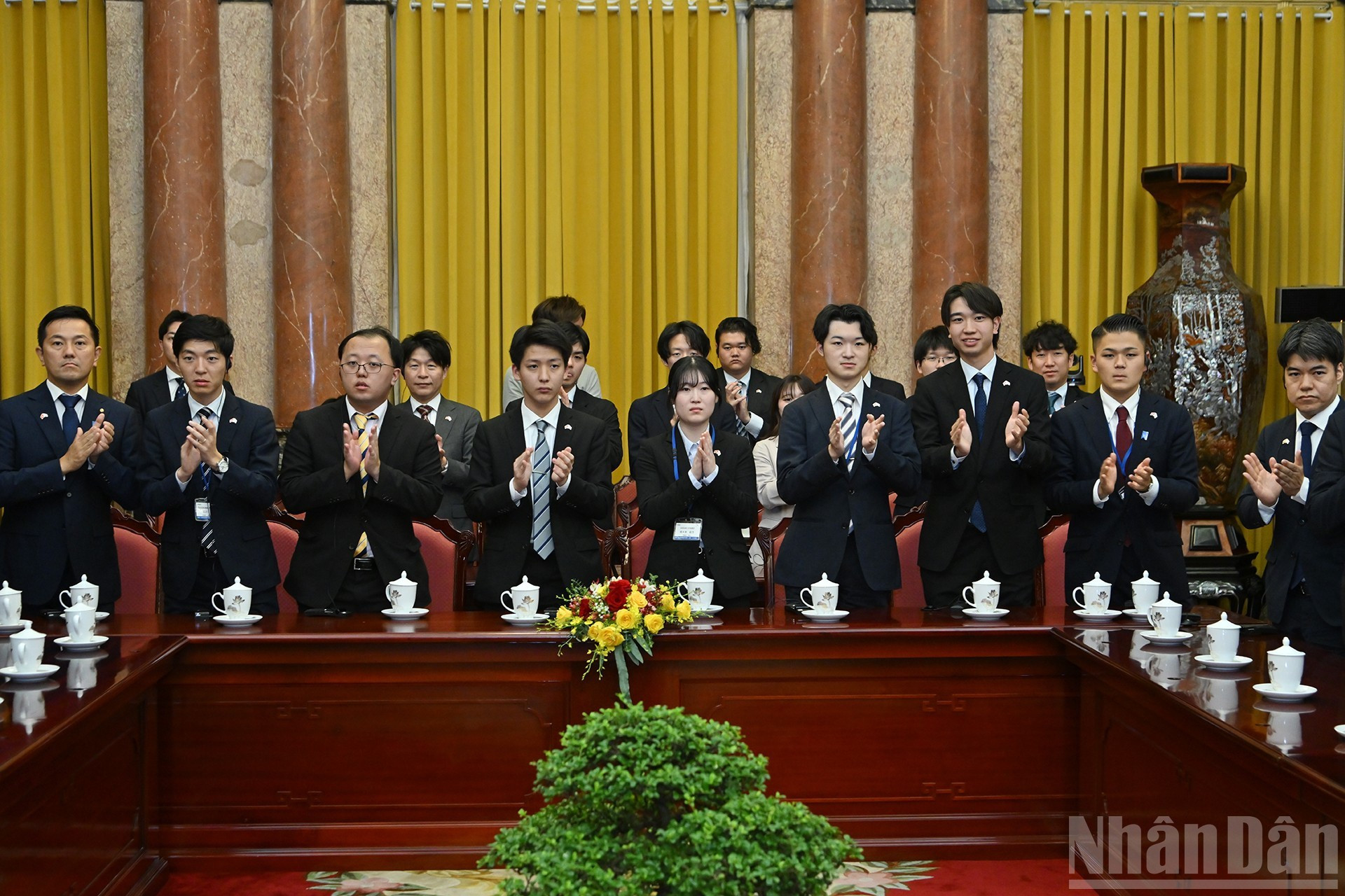 Miembros de la delegación juvenil japonesa.