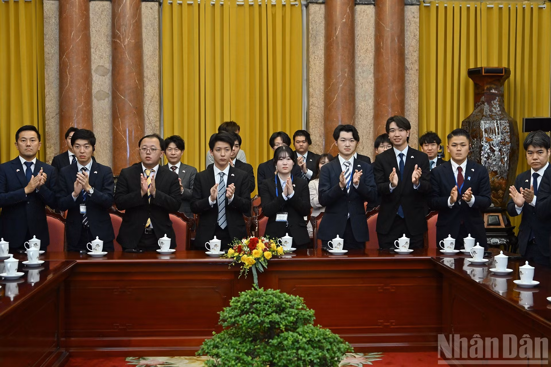 Miembros de la delegación juvenil japonesa.