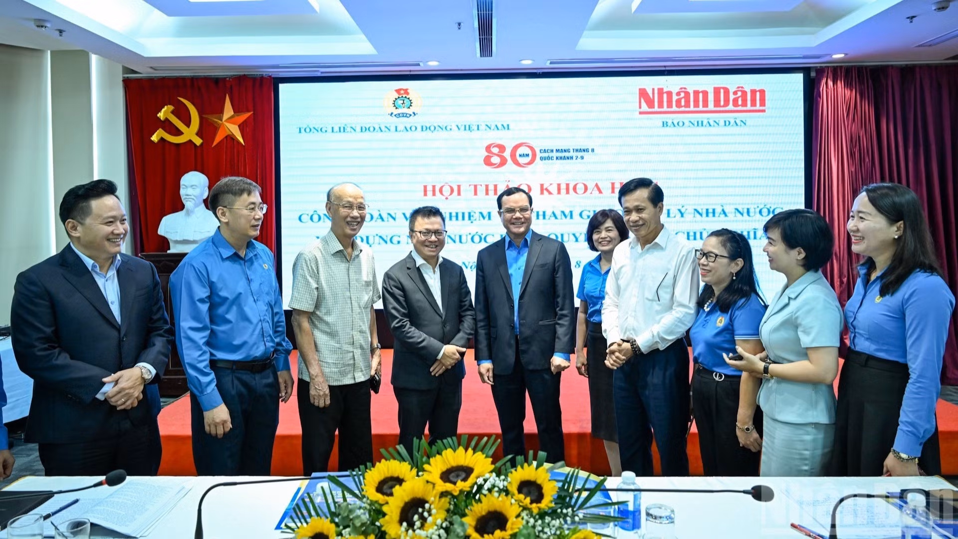 [Foto] Seminario sobre tareas del sindicato vietnamita en construcción del Estado socialista de derecho, coordinado por Nhan Dan