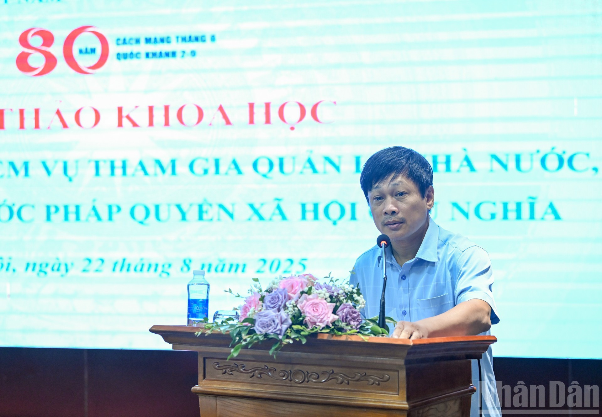 Entre los oradores figura el profesor asociado y doctor Nguyen Vu Hoang (Revista Comunista).