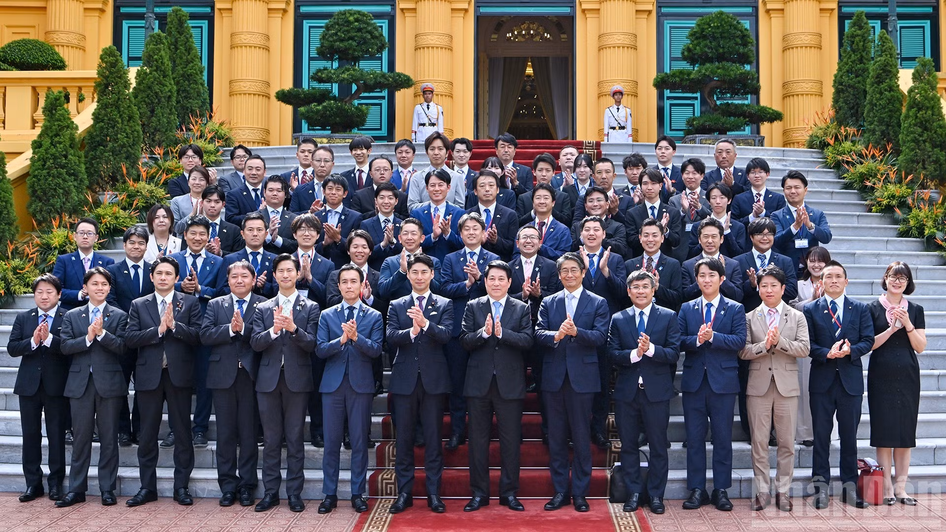 [Foto] Presidente de Vietnam dialoga con delegados juveniles del Partido Liberal Democrático de Japón