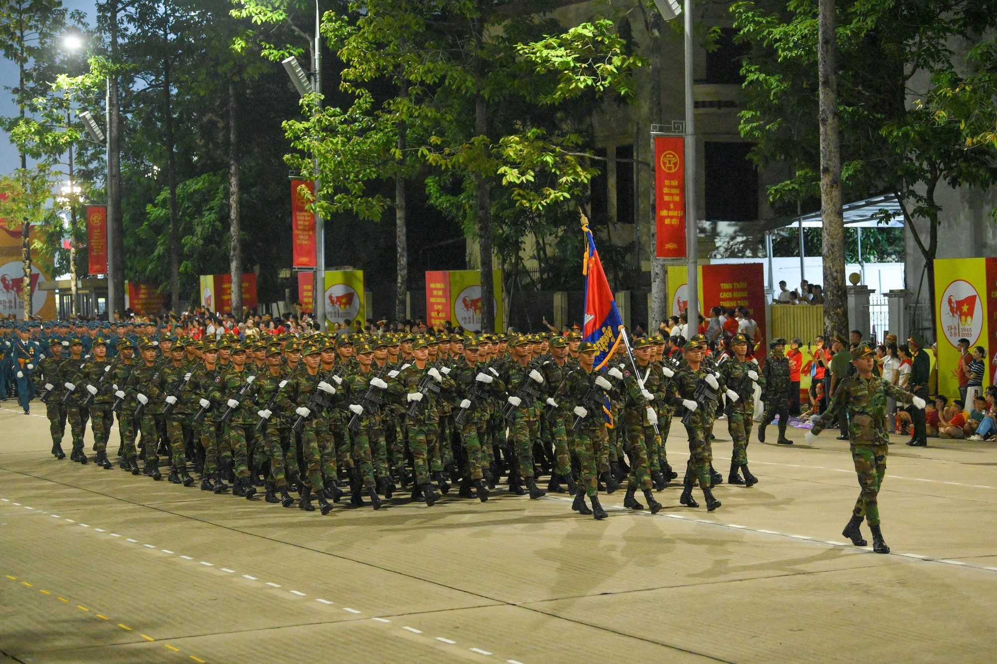 Las fuerzas armadas de Camboya. Las fuerzas armadas de Camboya.