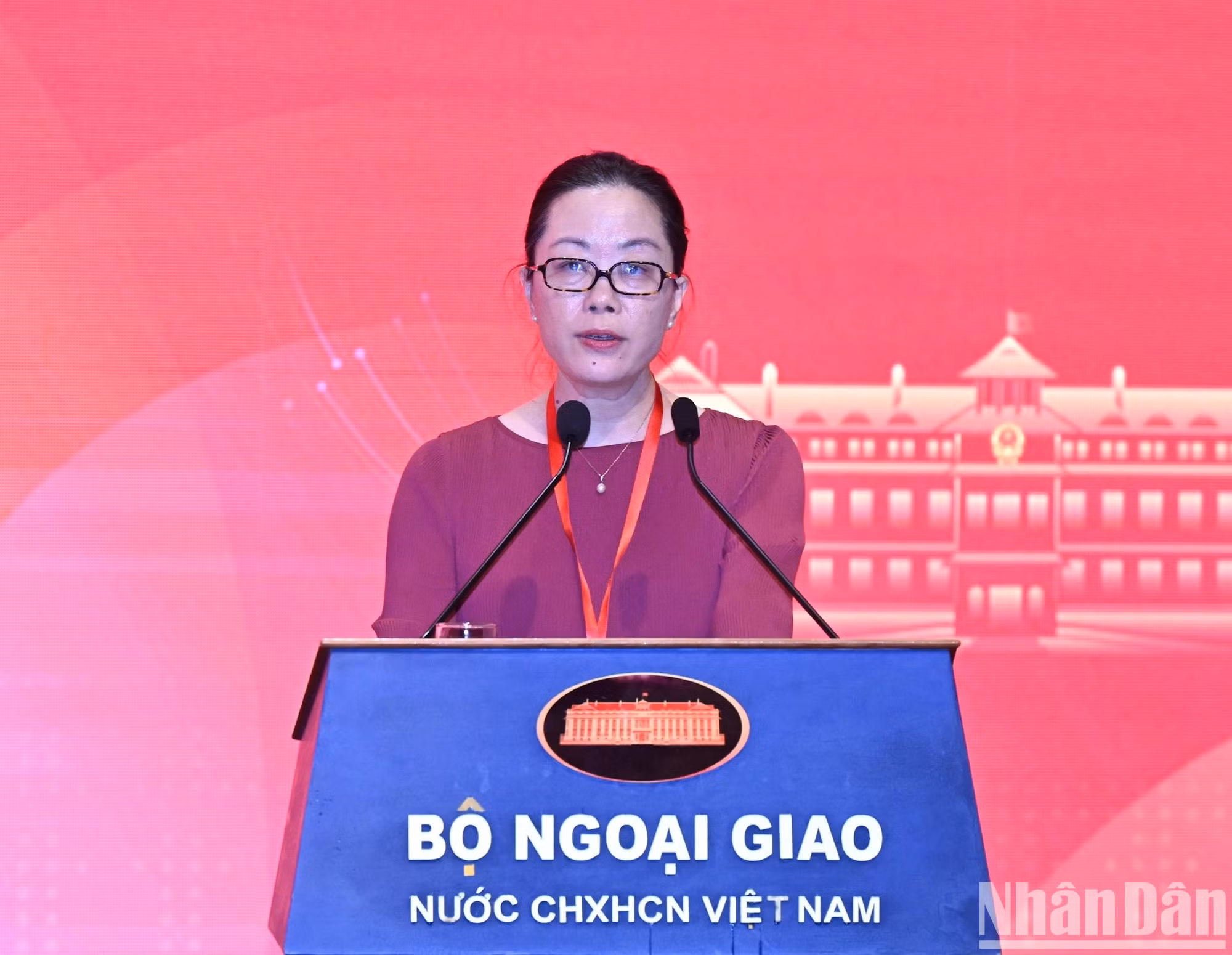 La secretaria general de la Confederación de Comercio e Industria de Vietnam, Tran Thi Lan Anh, habla sobre el tema “Promoción de una participación proactiva y eficaz de las empresas en las redes de cooperación creadas por ministerios, sectores y localidades”.