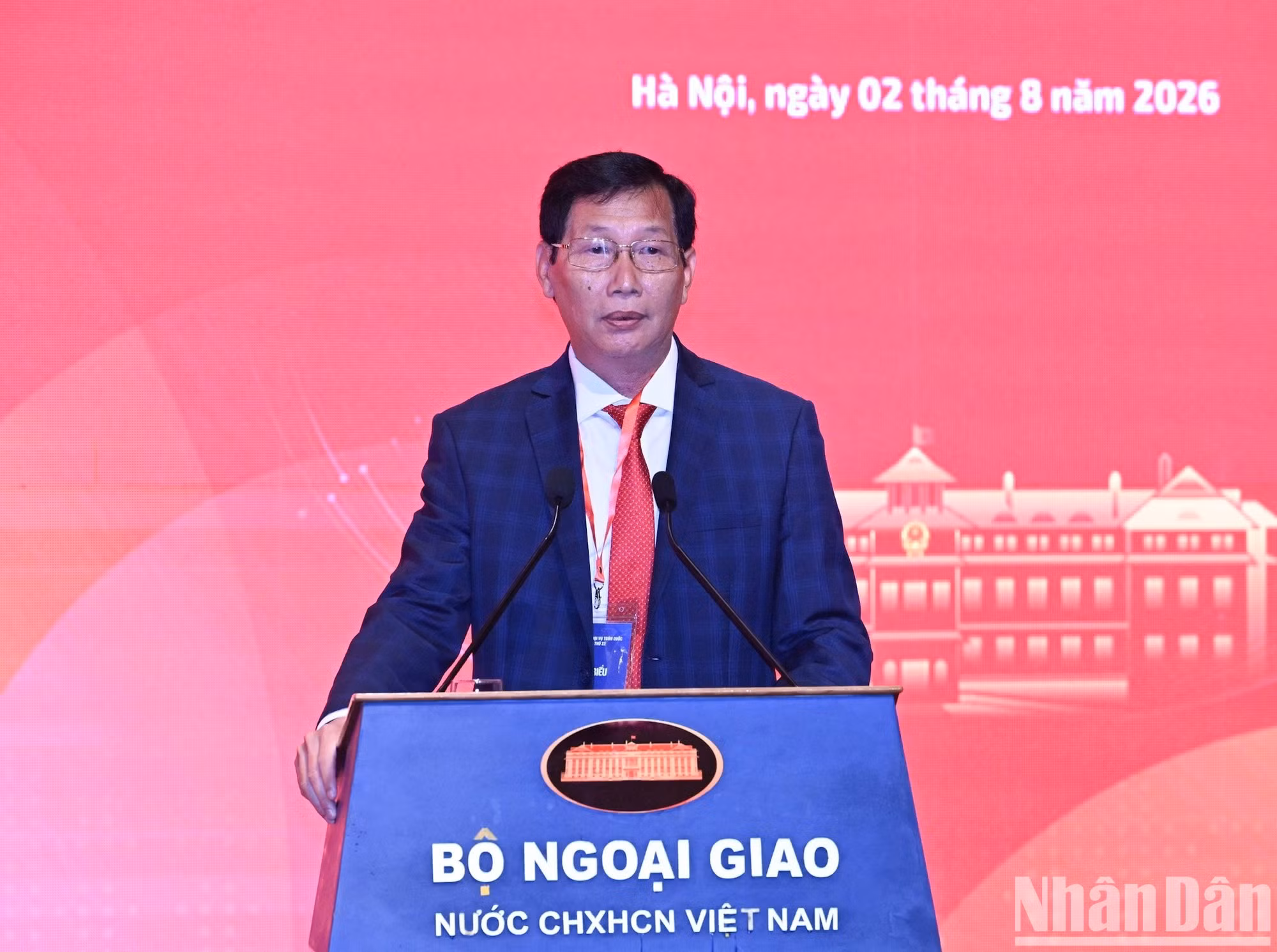 Le Van Phuoc, vicepresidente del Comité Popular de la provincia de An Giang, aborda la cuestión de “Utilizar la diplomacia económica como palanca para dar a conocer los productos agrícolas y acuáticos locales al mundo”.