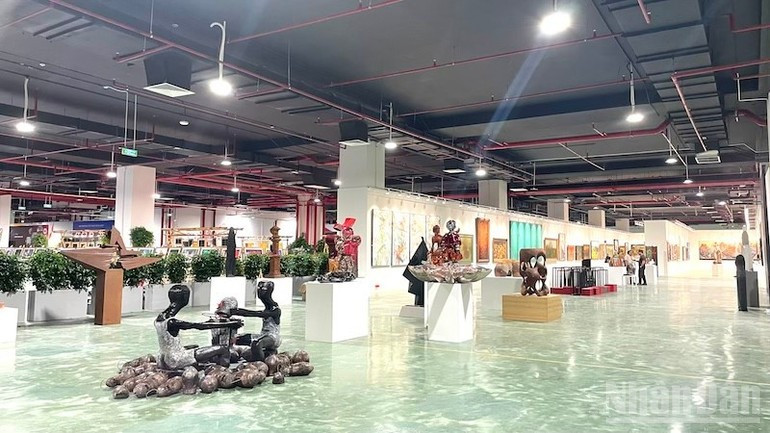 Esculturas en la exposición.