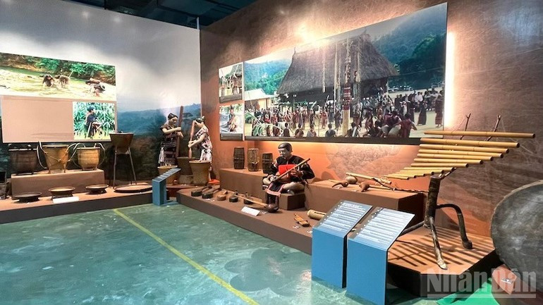 El panorama cultural del país se completa con los grupos étnicos de la Altiplanicie Central.