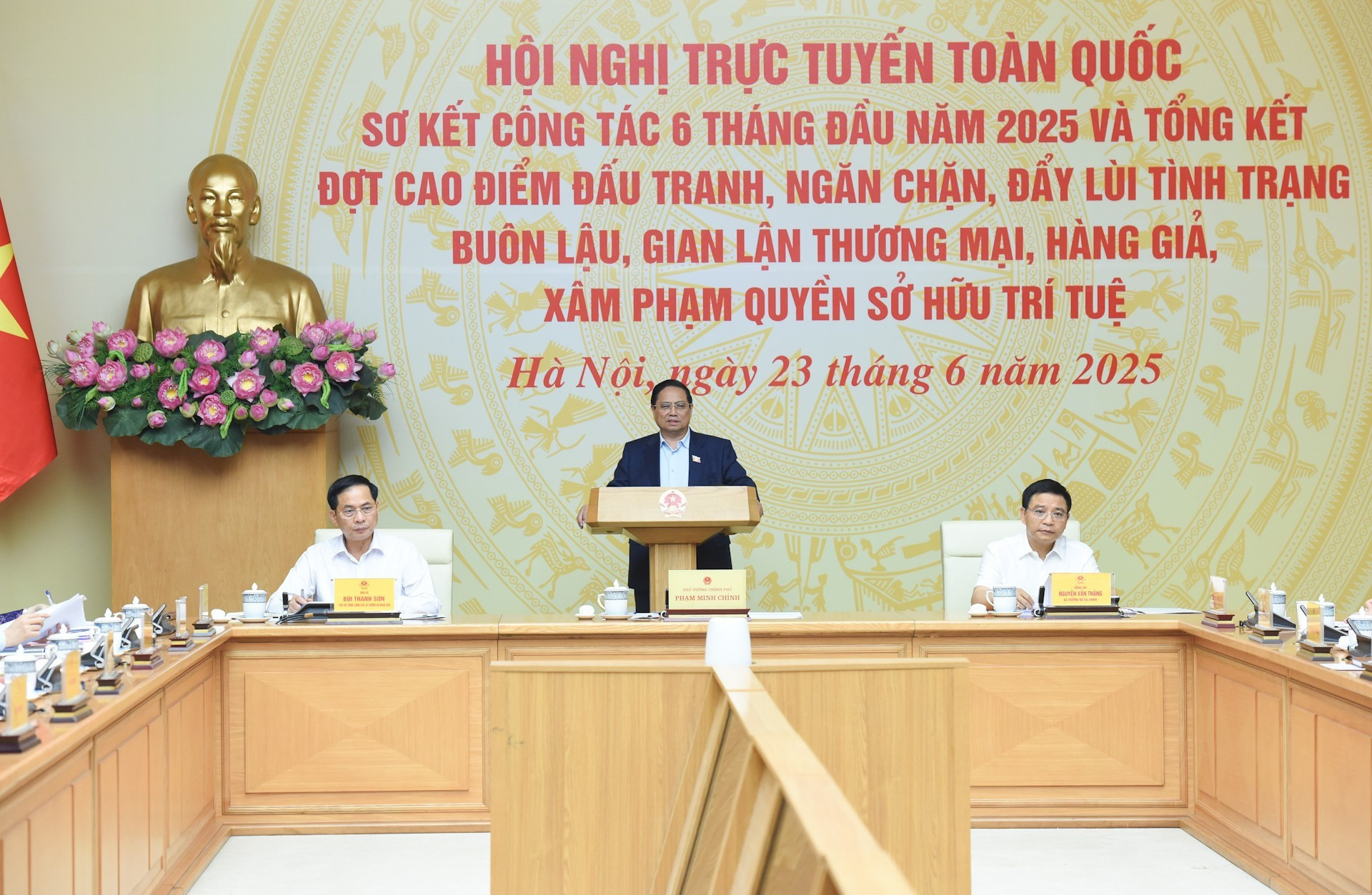 [Foto] Premier vietnamita preside conferencia nacional contra falsificación y contrabando de productos 