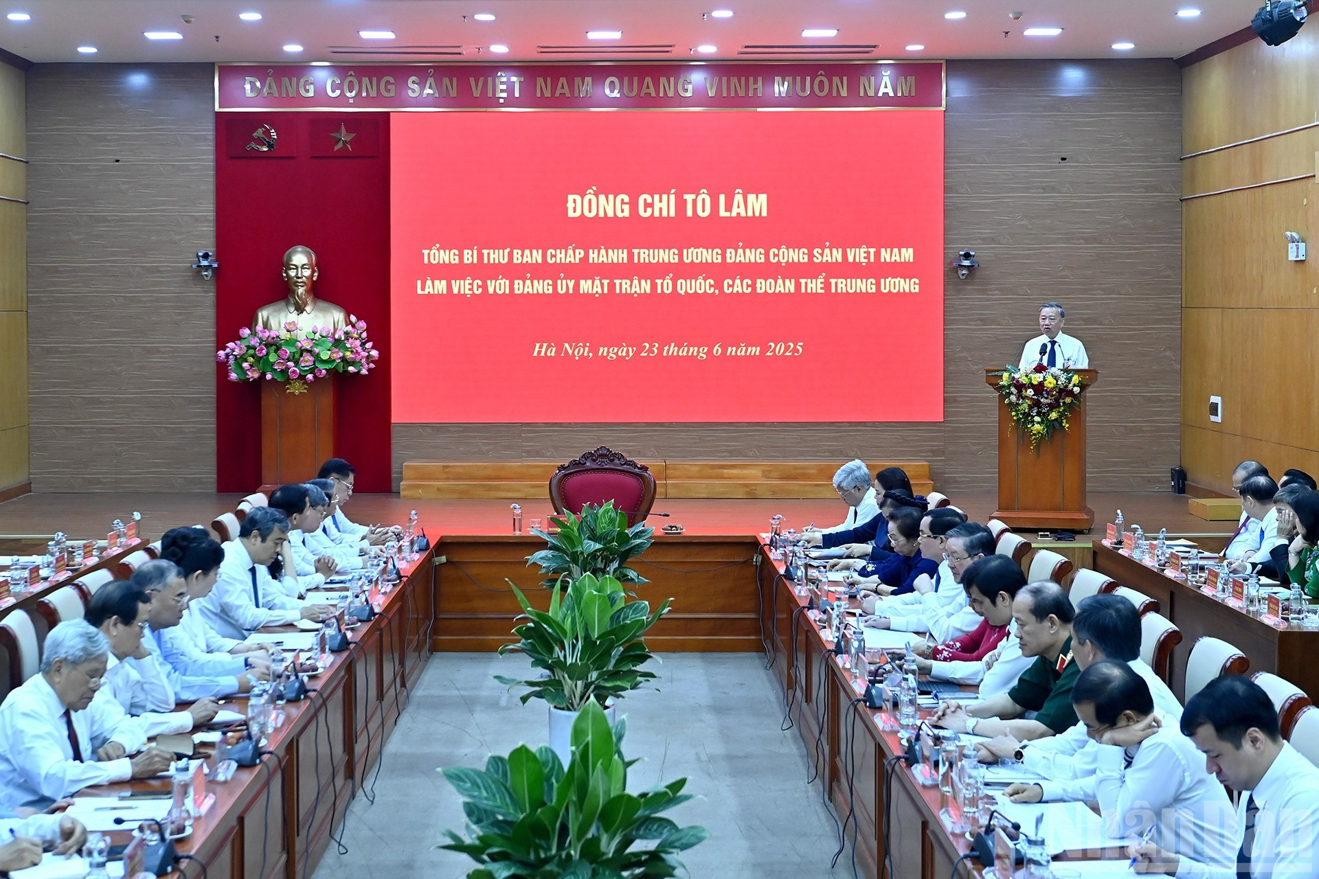 Panorama de la reunión.