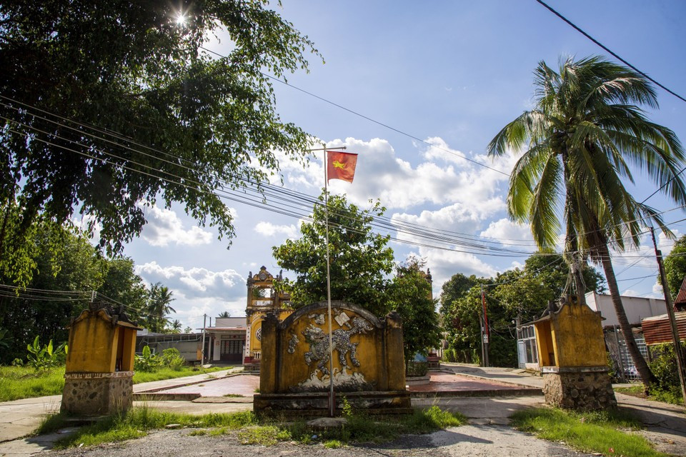 La Casa Comunal de Thai Binh fue construida hace más de un siglo y es una de las dos reliquias nacionales que serán gestionadas directamente por el Comité Popular del barrio de Tan Ninh. La Casa Comunal de Thai Binh fue construida hace más de un siglo y es una de las dos reliquias nacionales que serán gestionadas directamente por el Comité Popular del barrio de Tan Ninh.