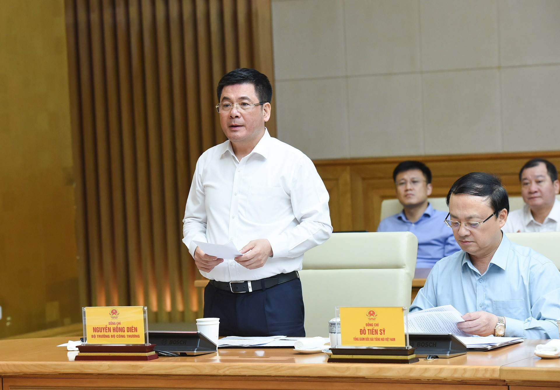 El ministro de Industria y Comercio, Nguyen Hong Dien. El ministro de Industria y Comercio, Nguyen Hong Dien.