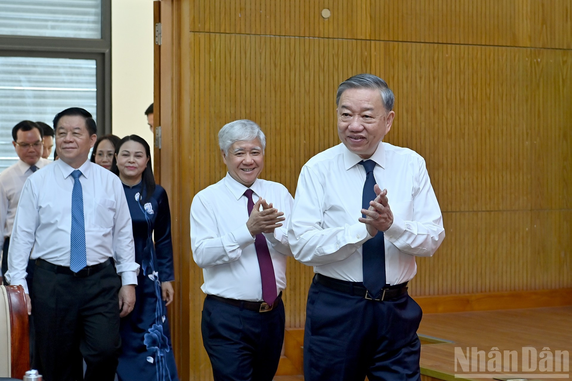 El máximo dirigente político del país llega a la cita.