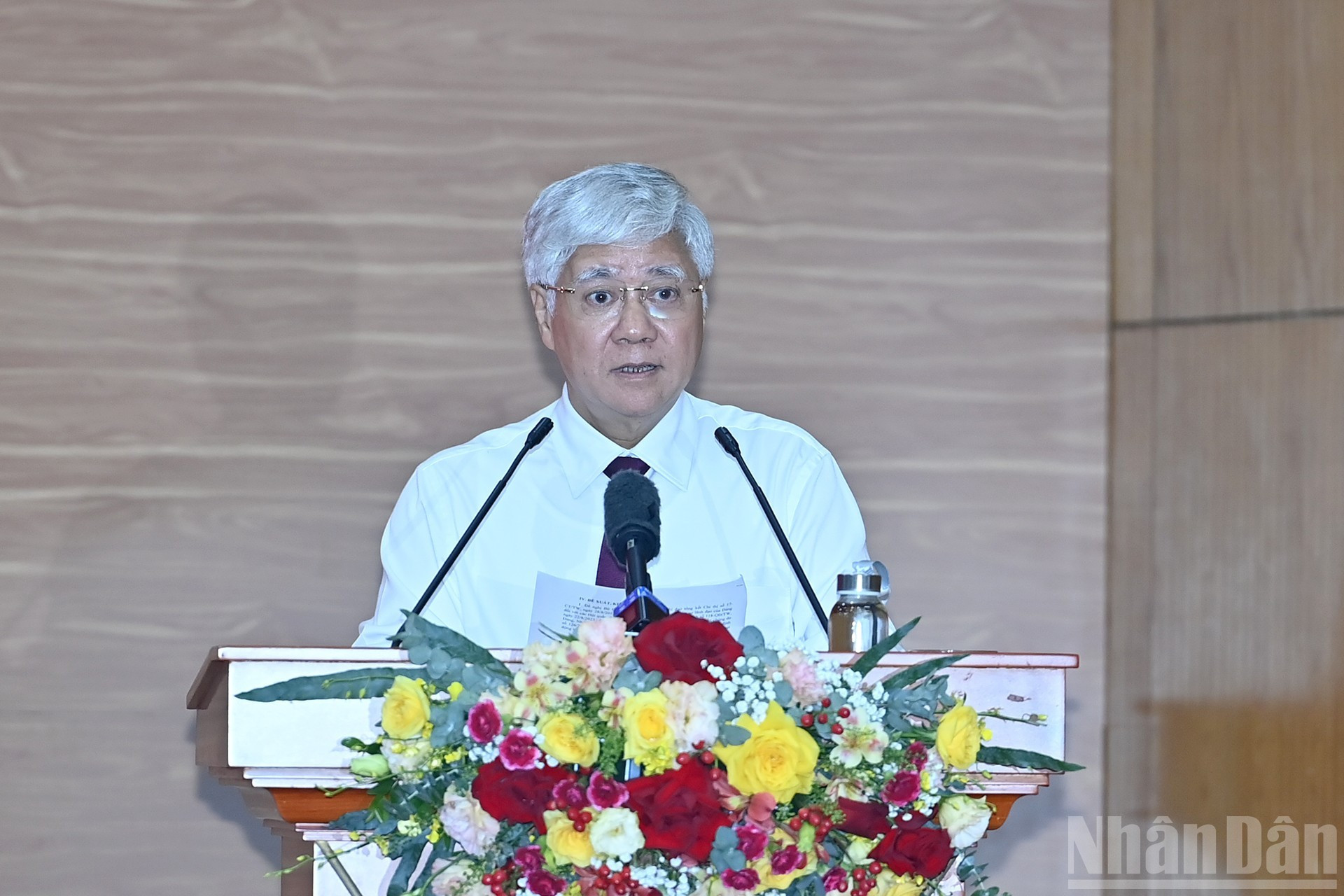 Do Van Chien, miembro del Buró Político y del Secretariado del Comité Central del Partido, secretario del Comité del Partido en el FPV y las organizaciones centrales de masas, y presidente del Comité Central del FPV.