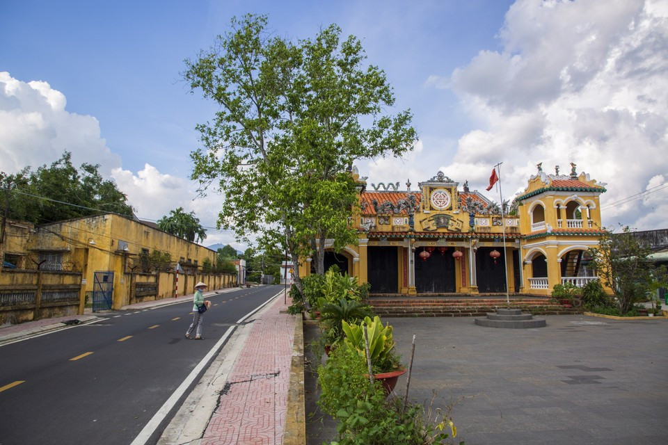 La Casa Comunal de Hiep Ninh está actualmente asignada por el Comité Popular provincial al Comité Popular del barrio de Tan Ninh para su gestión directa. La Casa Comunal de Hiep Ninh está actualmente asignada por el Comité Popular provincial al Comité Popular del barrio de Tan Ninh para su gestión directa.