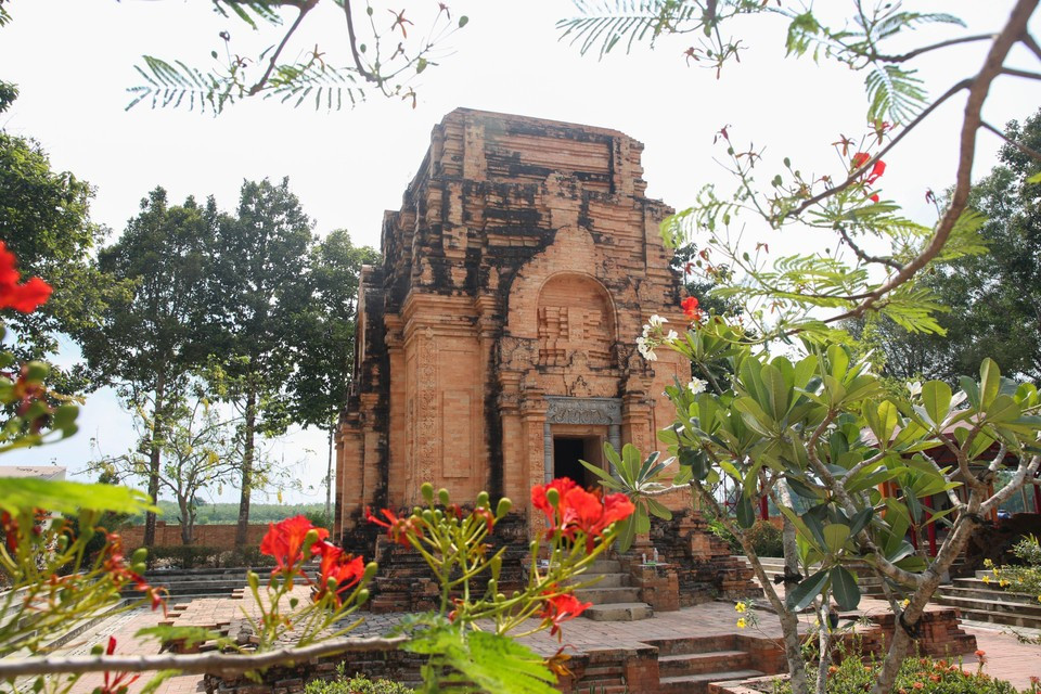 La Torre de Chot Mat, reliquia histórica nacional. La Torre de Chot Mat, reliquia histórica nacional.