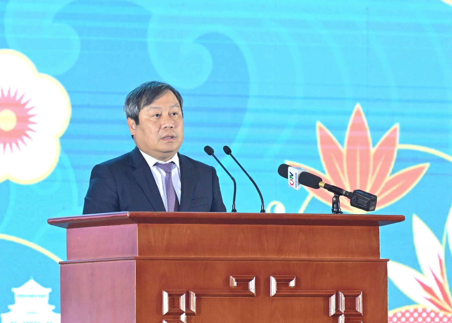 El secretario del Comité del Partido Comunista de Vietnam en la provincia de Quang Ninh, Vu Dai Thang, aporta opiniones.