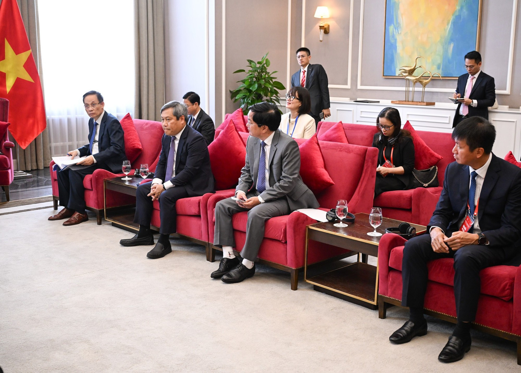 Representantes de ministerios y sectores vietnamitas, así como del gobierno de Quang Ninh.