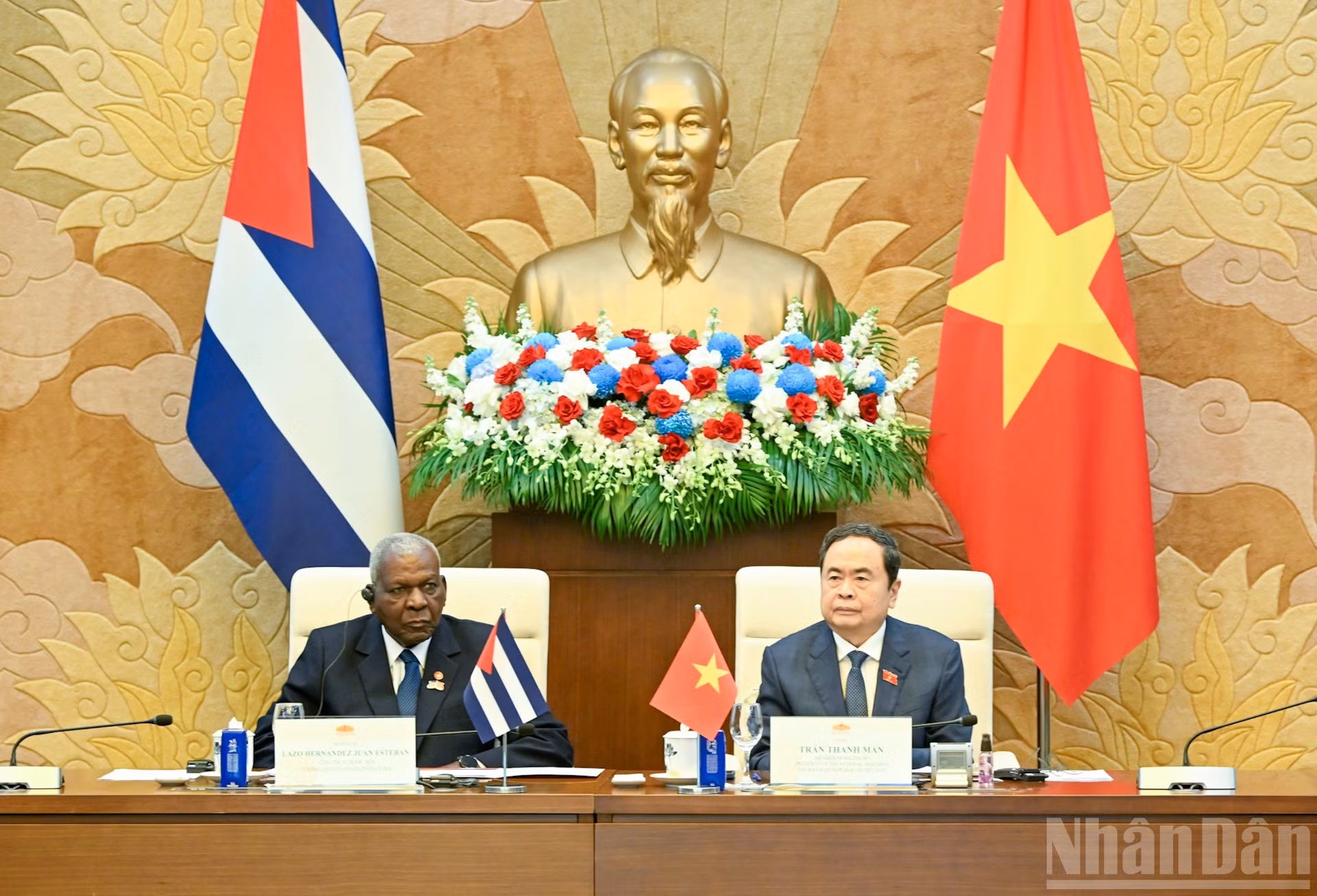 Los dos dirigentes copresiden la segunda sesión del Comité de Cooperación Interparlamentaria entre la Asamblea Nacional de Vietnam y la Asamblea Nacional del Poder Popular de Cuba.