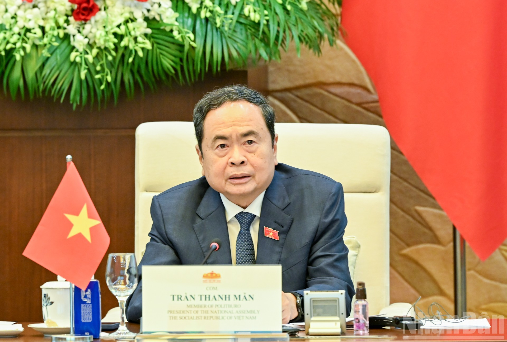 El presidente de la Asamblea Nacional de Vietnam, Tran Thanh Man, interviene en la reunión. El presidente de la Asamblea Nacional de Vietnam, Tran Thanh Man, interviene en la reunión.