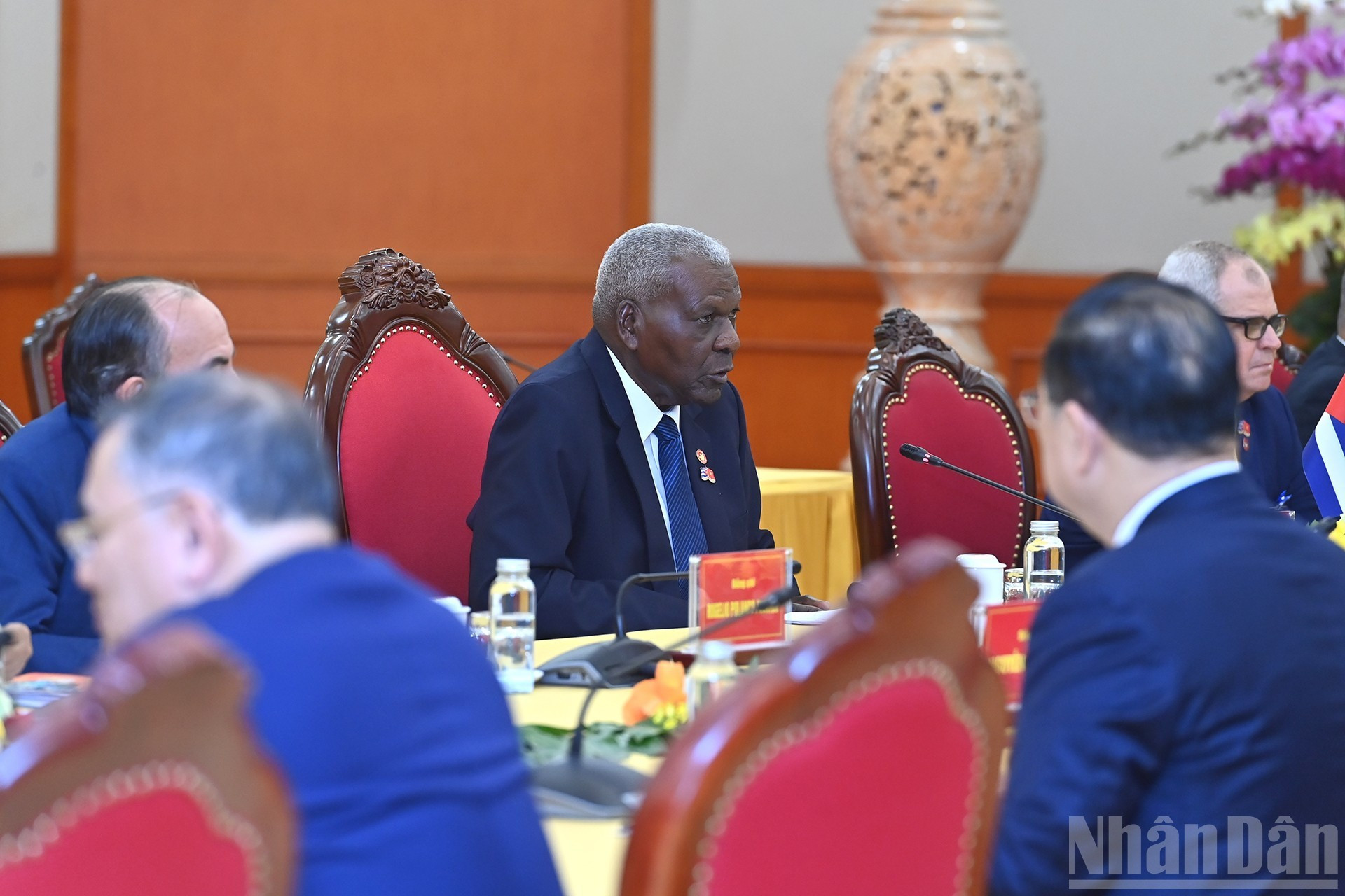 El presidente de la Asamblea Nacional del Poder Popular y del Consejo de Estado de Cuba, Esteban Lazo Hernández, da palabras.