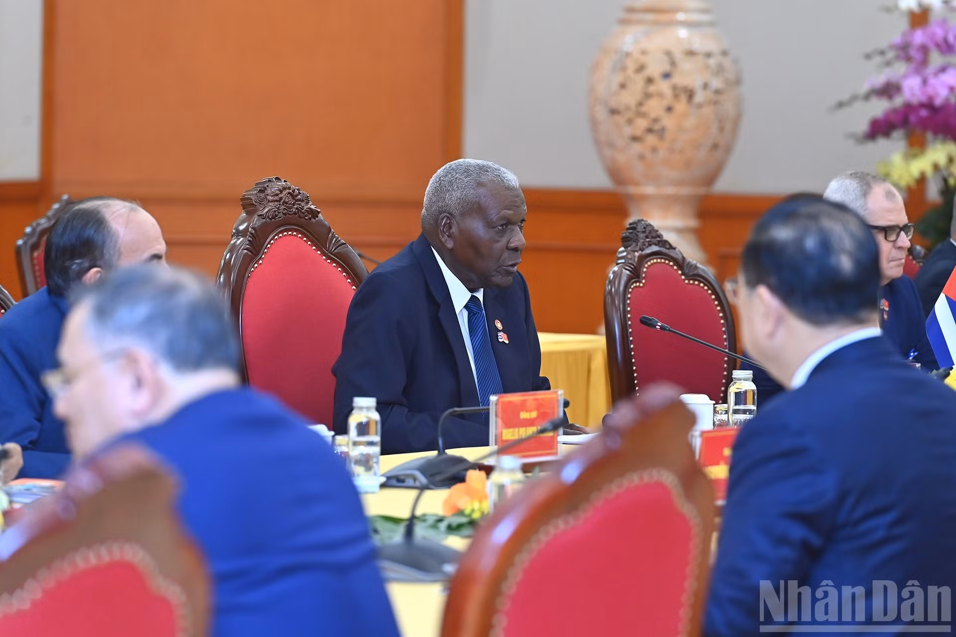 El presidente de la Asamblea Nacional del Poder Popular y del Consejo de Estado de Cuba, Esteban Lazo Hernández, da palabras.