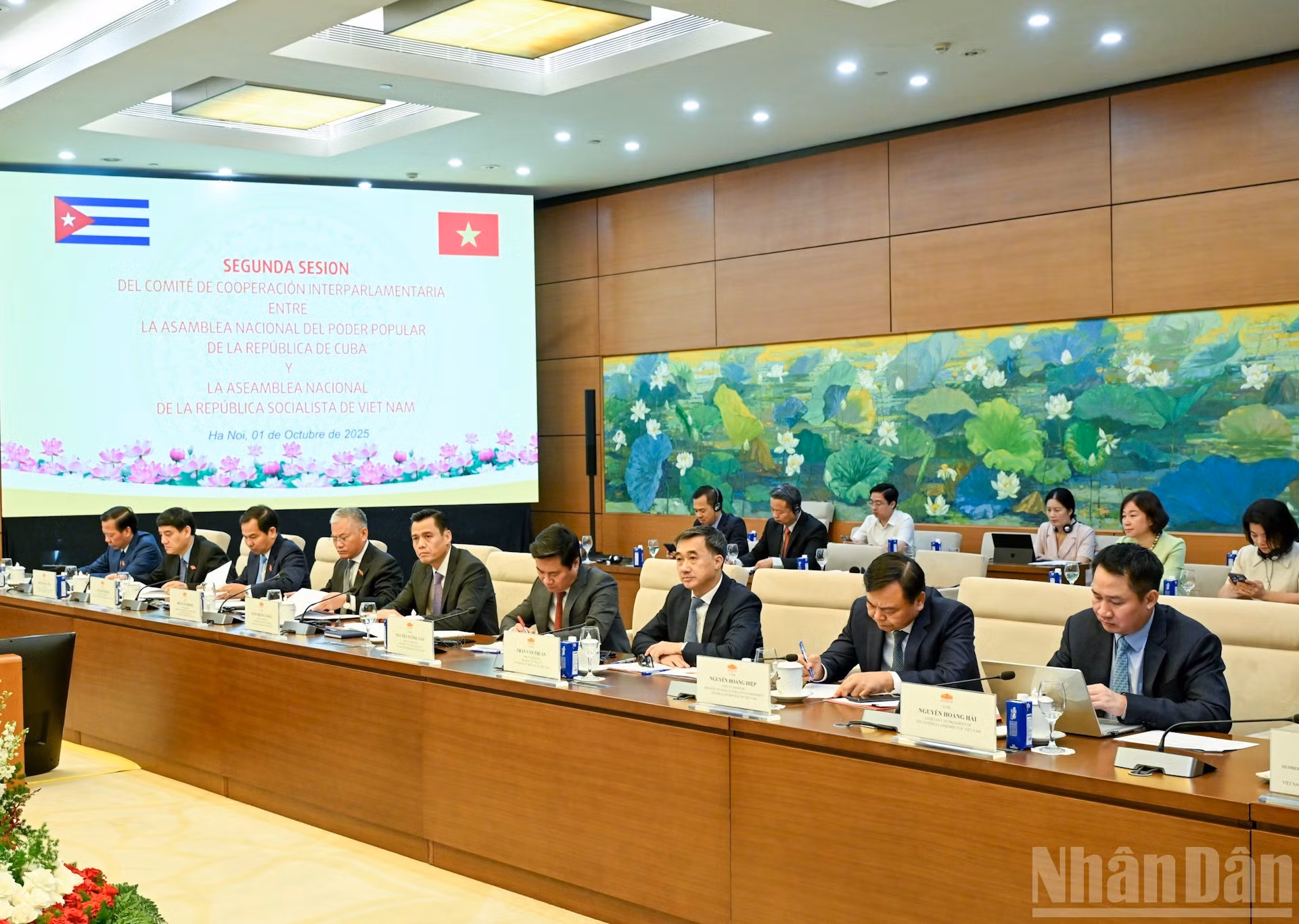 Los diputados vietnamitas en la sesión.