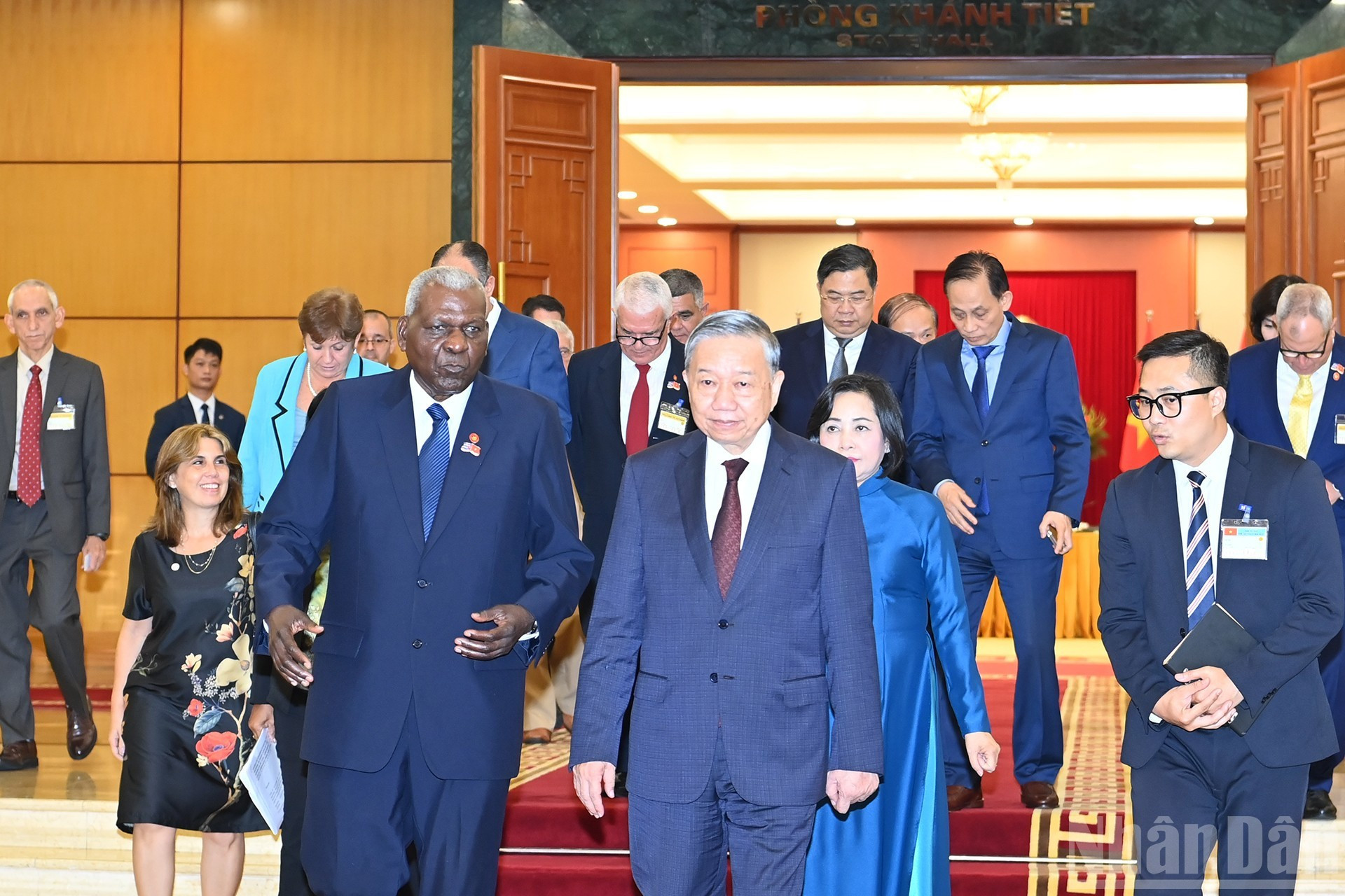 El secretario general del Partido Comunista de Vietnam, To Lam, y el presidente de la Asamblea Nacional del Poder Popular y del Consejo de Estado de Cuba, Esteban Lazo Hernández.