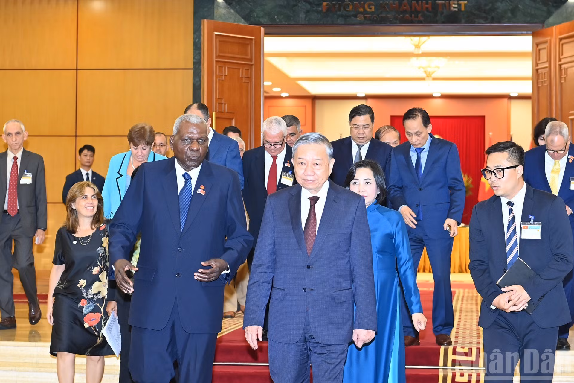 El secretario general del Partido Comunista de Vietnam, To Lam, y el presidente de la Asamblea Nacional del Poder Popular y del Consejo de Estado de Cuba, Esteban Lazo Hernández.