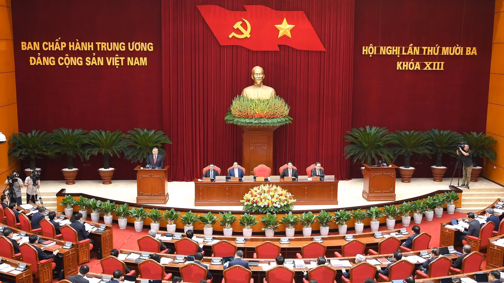 [Foto] Inauguran decimotercer pleno del Comité Central del Partido Comunista de Vietnam del XIII mandato