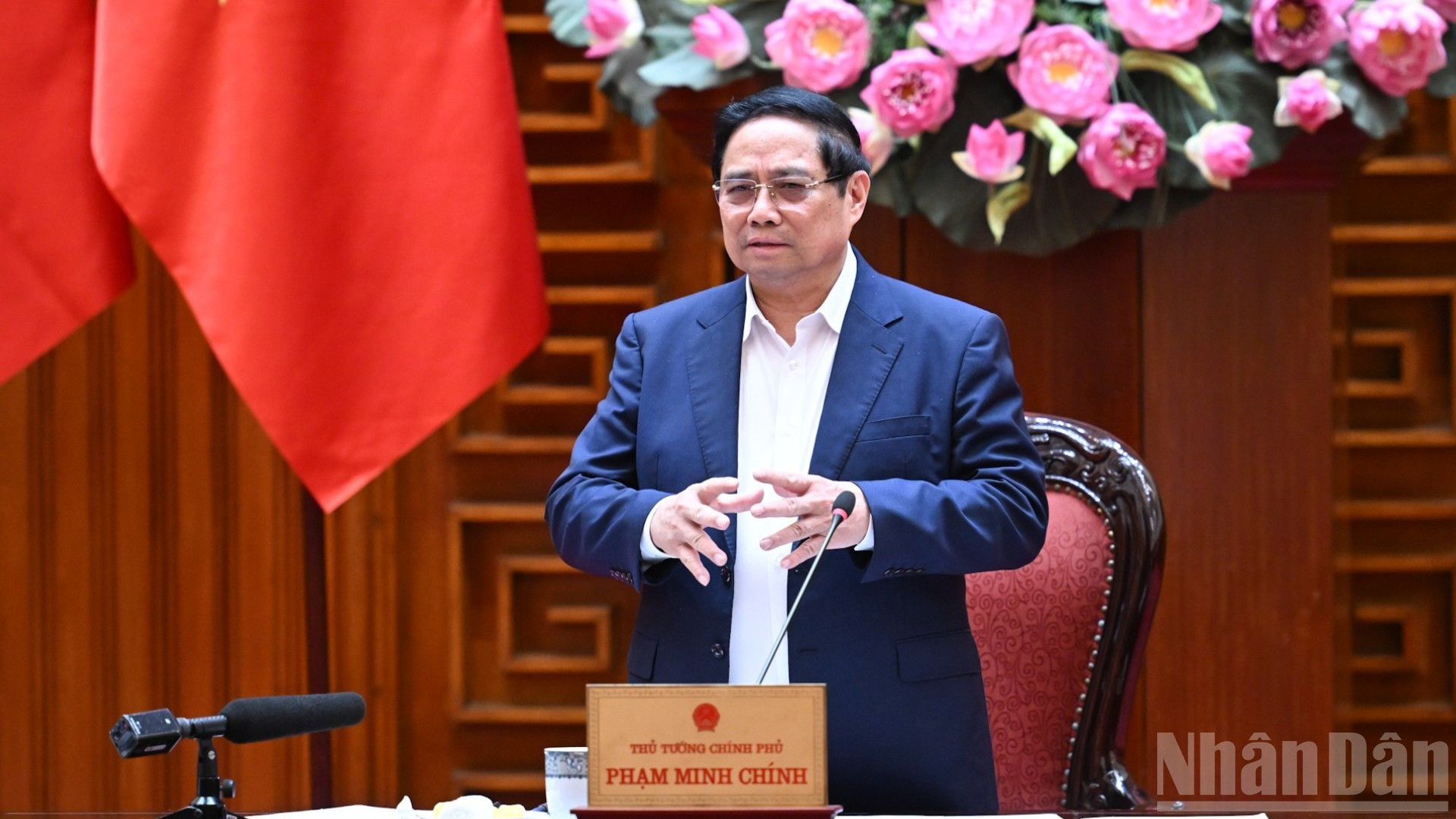 El primer ministro de Vietnam, Pham Minh Chinh, dirige la reunión.