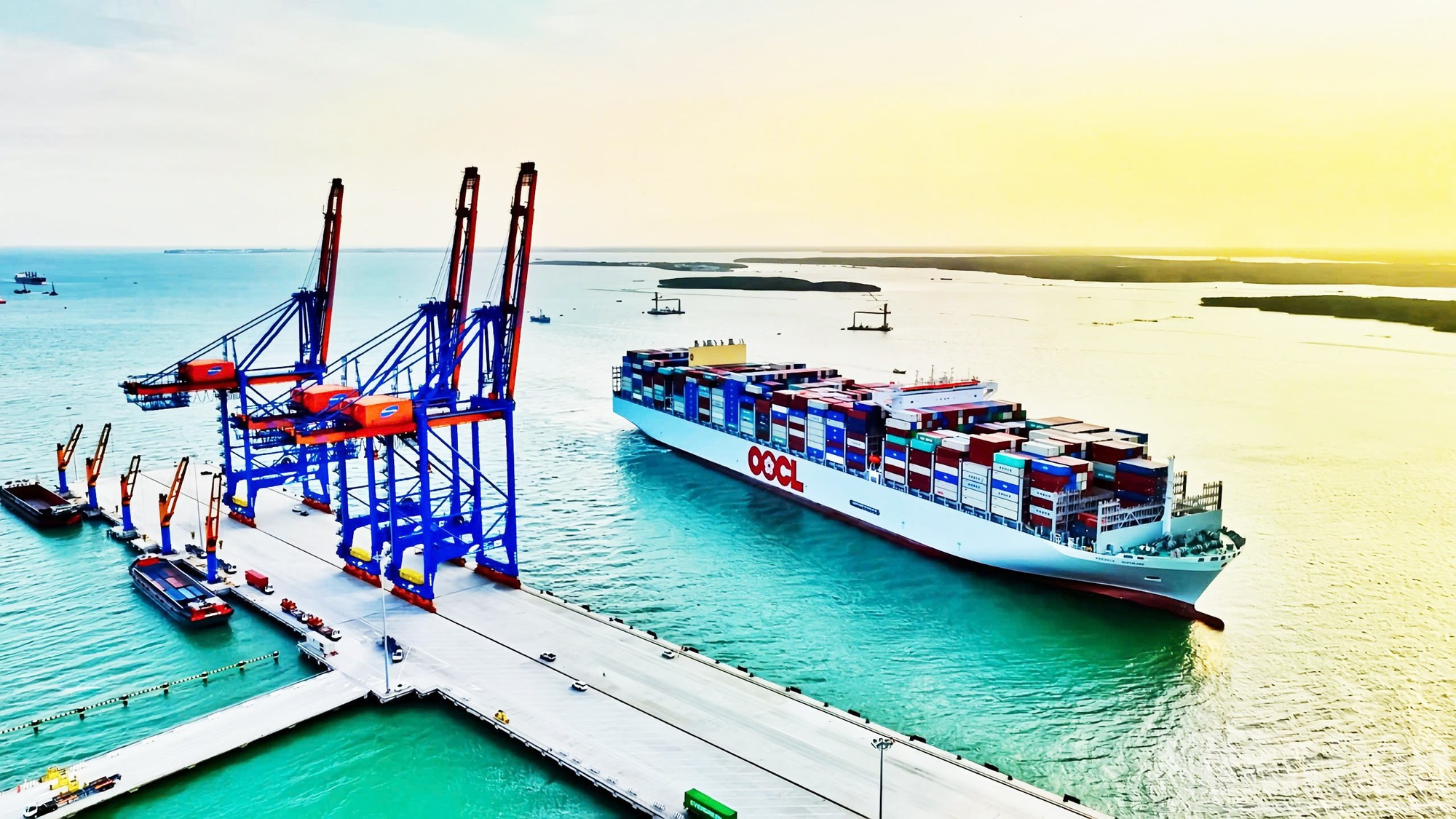 La ubicación, la infraestructura y el calado del superpuerto de Cai Mep Ha lo convierten en un importante eje de la economía marítima. Más allá de satisfacer la demanda de transporte internacional de mercancías, consolida la posición del sistema portuario vietnamita en el mapa marítimo mundial, y evidencia la competitividad del país en el ámbito logístico.