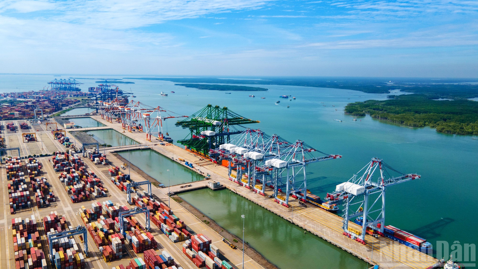 El clúster portuario de Cai Mep-Thi Vai ha ido escalando posiciones en las clasificaciones internacionales. Según un informe publicado en 2024 por el Banco Mundial y la consultora S&amp;P Global, ocupa el séptimo puesto mundial en el Índice de Desempeño de Puertos Contenedores, por encima incluso de otros tan afamados como los de Yokohama (Japón), Hong Kong (China) y Singapur.
