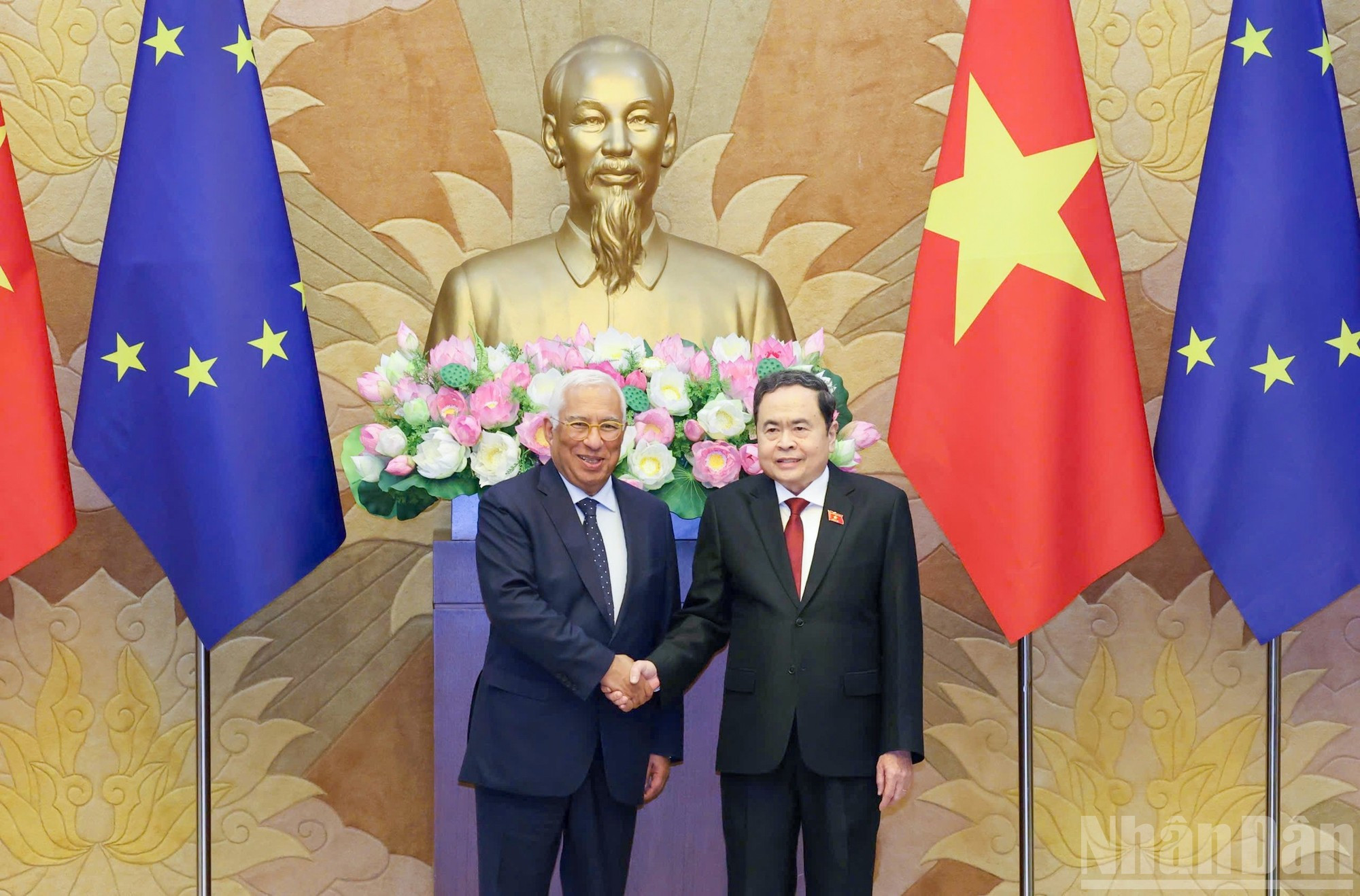 El presidente de la Asamblea Nacional de Vietnam, Tran Thanh Man, y el presidente del Consejo Europeo, António Costa.
