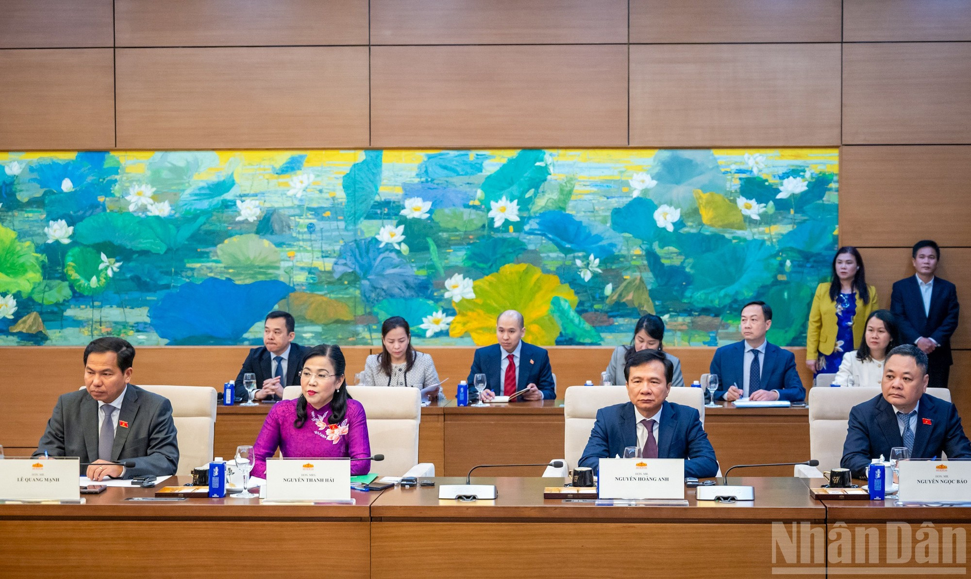 Diputados vietnamitas en la reunión.