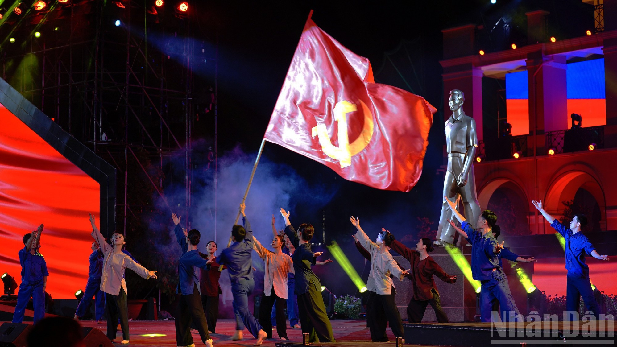 [Foto] Panorama de programa artístico “Dos manos para construir la Patria” en Ciudad Ho Chi Minh