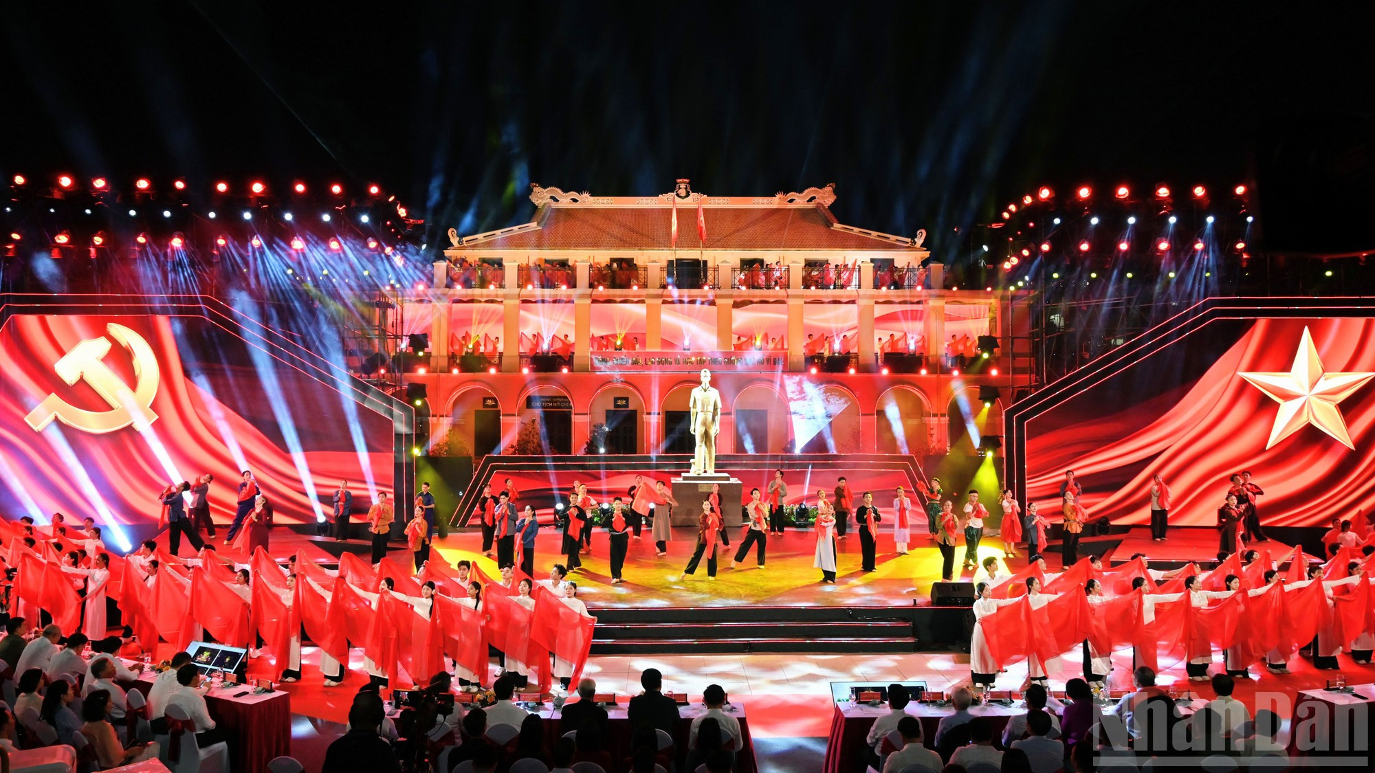 El programa se celebra simultáneamente en Ciudad Ho Chi Minh, Hanói, Nghe An y Cao Bang.