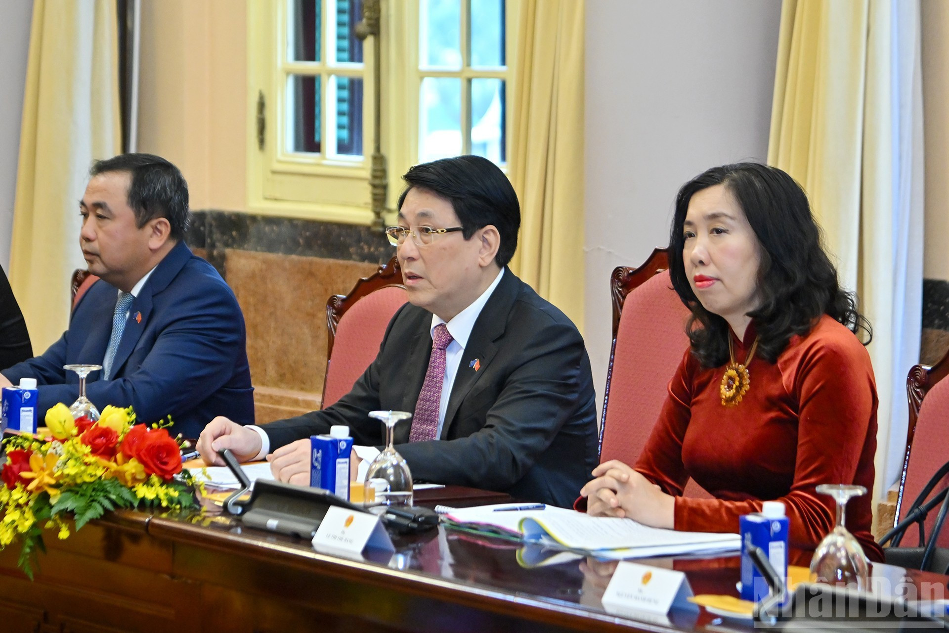 El presidente de Vietnam, Luong Cuong, da palabras.