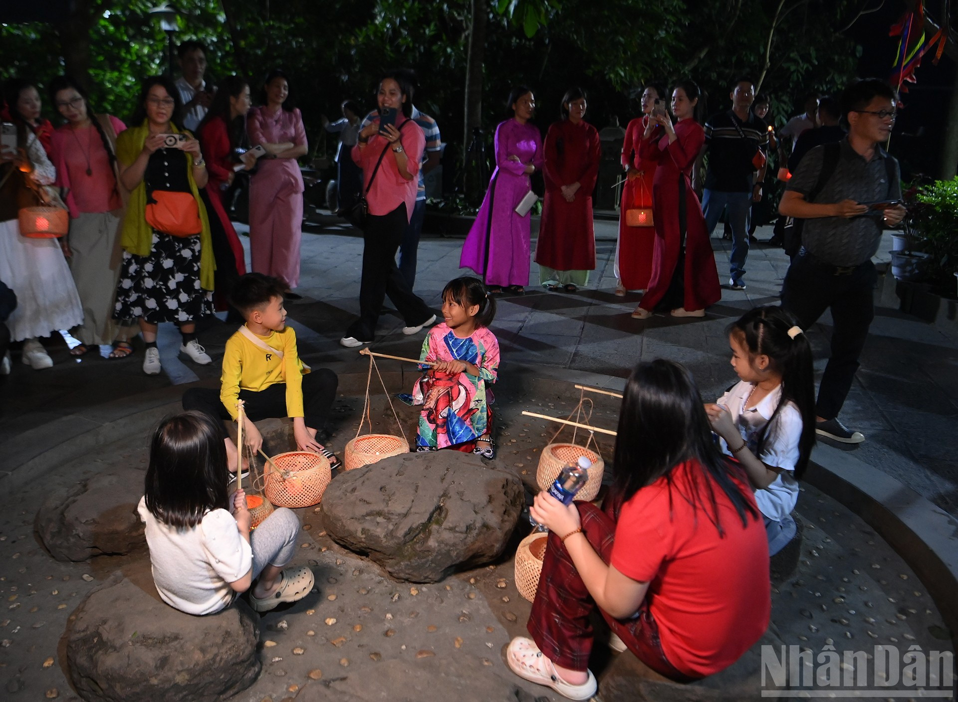 Los niños son también bienvenidos a vivir la experiencia.