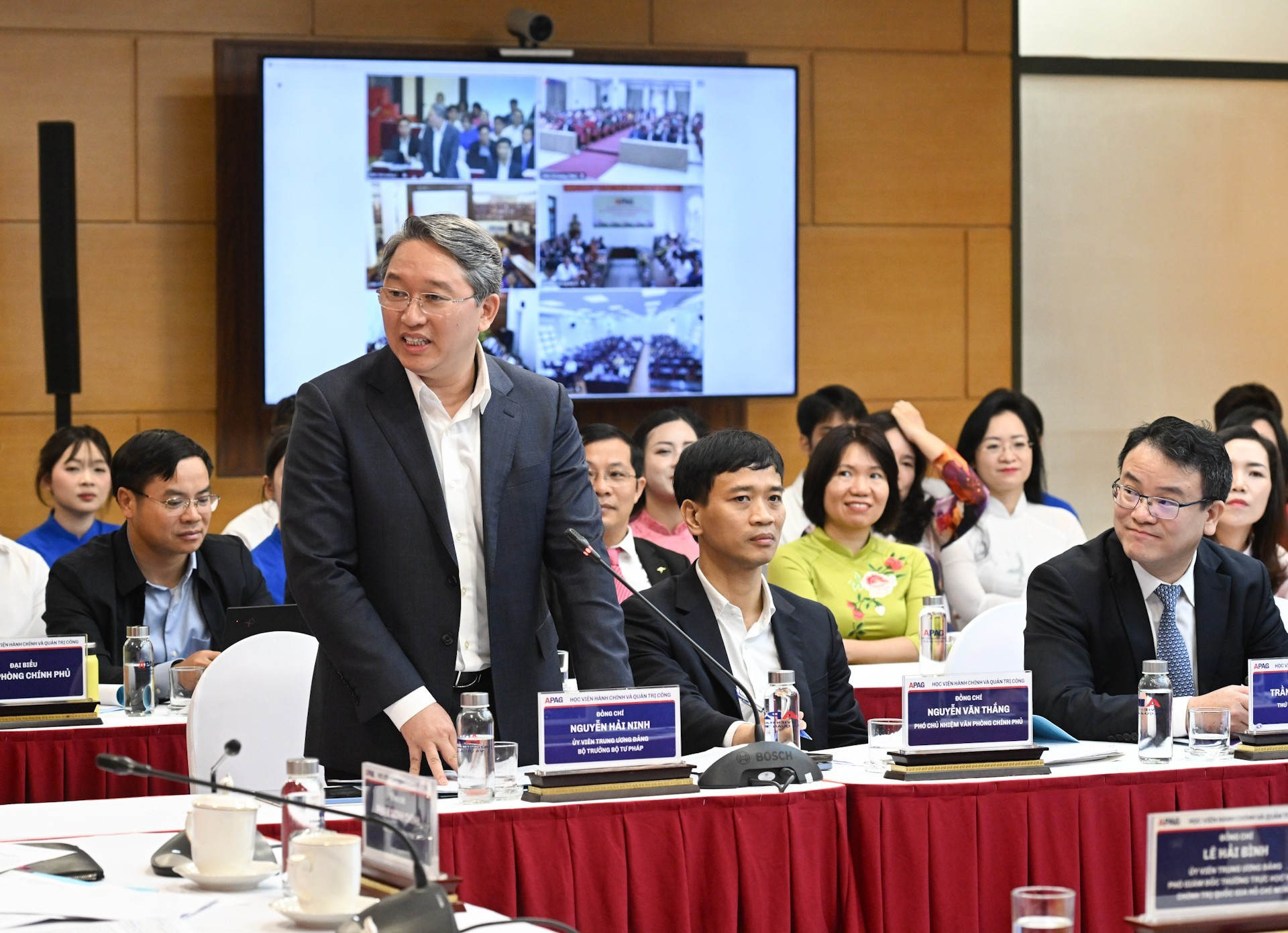 El ministro de Justicia, Nguyen Hai Ninh, tiene la palabra.