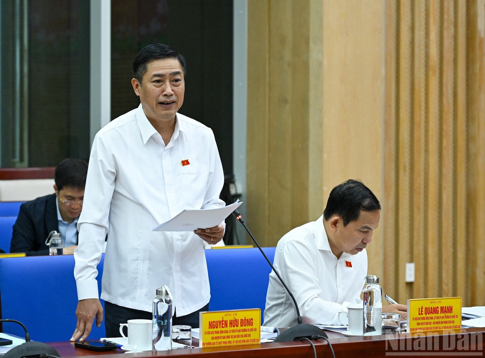 Nguyen Huu Dong, jefe de la Comisión de Asuntos de los Diputados adscrita a la Asamblea Nacional, tiene la palabra.