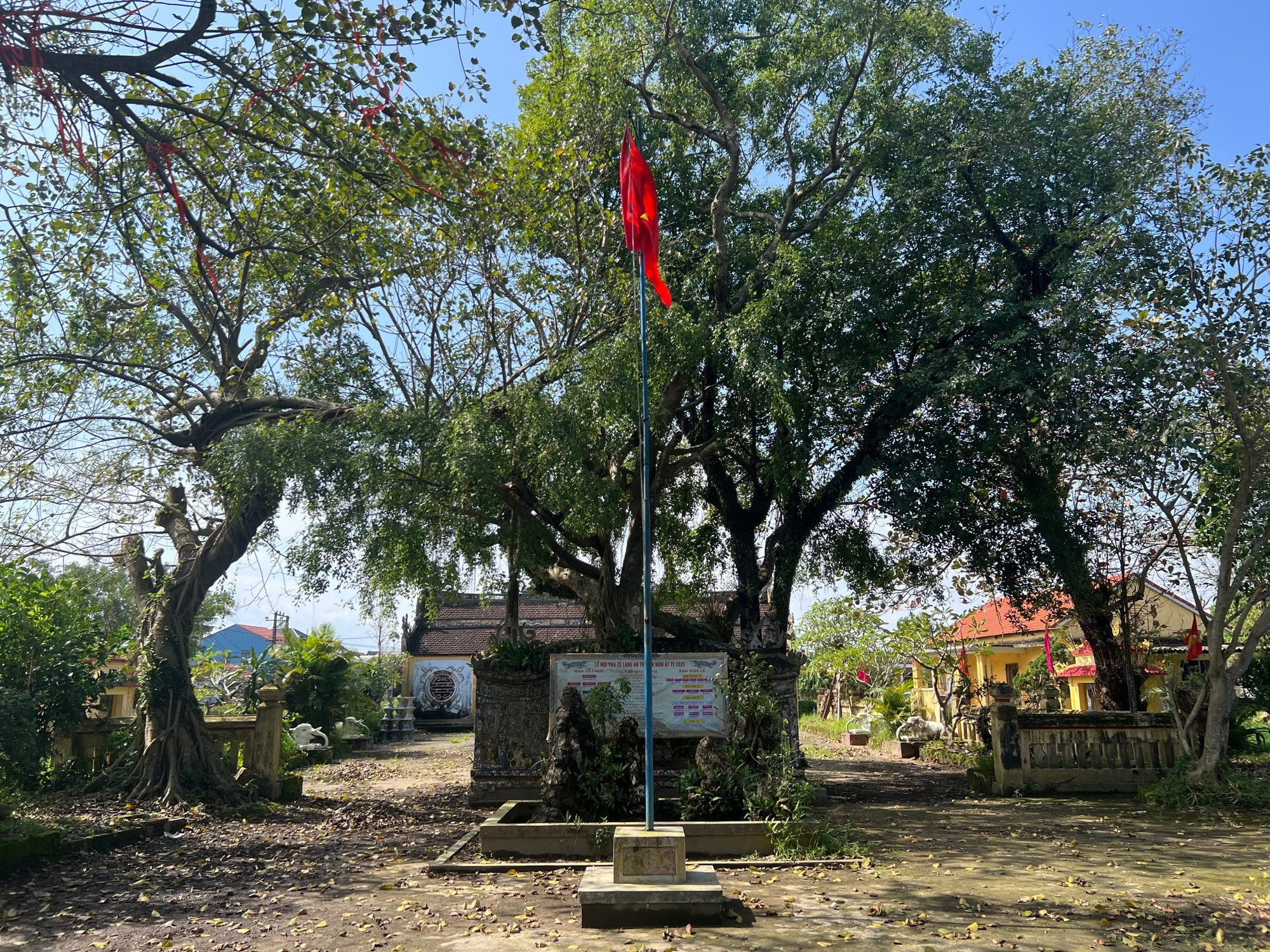 La casa comunal de la aldea de An Truyen fue declarada Reliquia Nacional de Arquitectura y Arte en virtud de la Decisión 2754/QD-BT fechada el 15 de octubre de 1994 del Ministerio de Cultura e Información, actual Ministerio de Cultura, Deportes y Turismo.