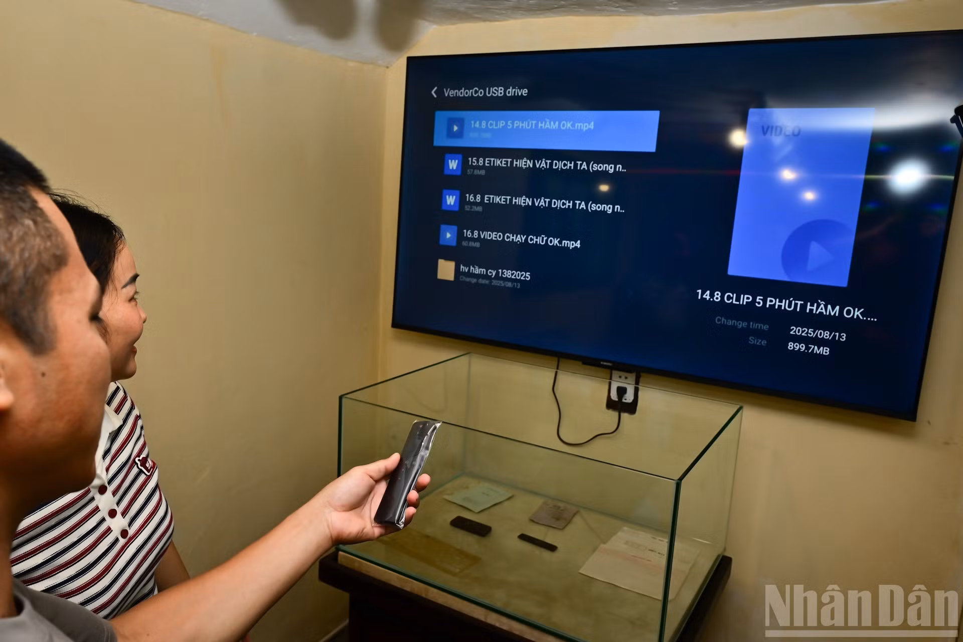 Los empleados están preparando archivos de información sobre el enclave que se presentarán al público con la ayuda de tecnologías innovadoras para transmitirle de manera vívida los pasados sucesos históricos.