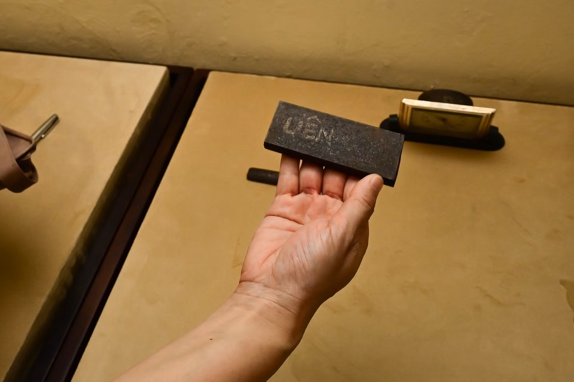 Estos objetos de alto valor histórico fueron donados a la Junta Administrativa del sitio por los oficiales y soldados que trabajaron en el mismo búnker.