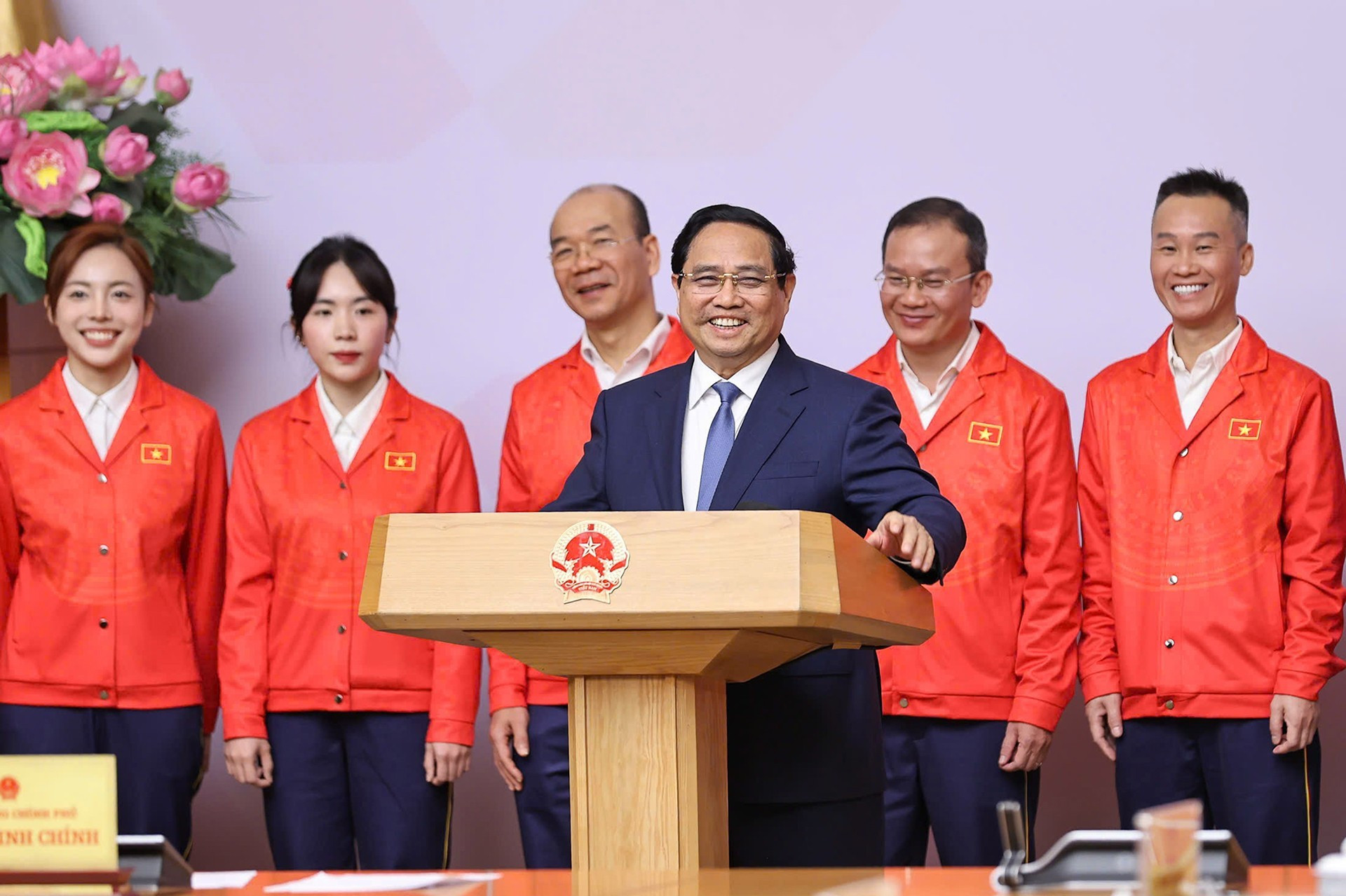 El primer ministro de Vietnam, Pham Minh Chinh, anima y asigna tareas a la delegación que representará al país en los SEA Games 33.